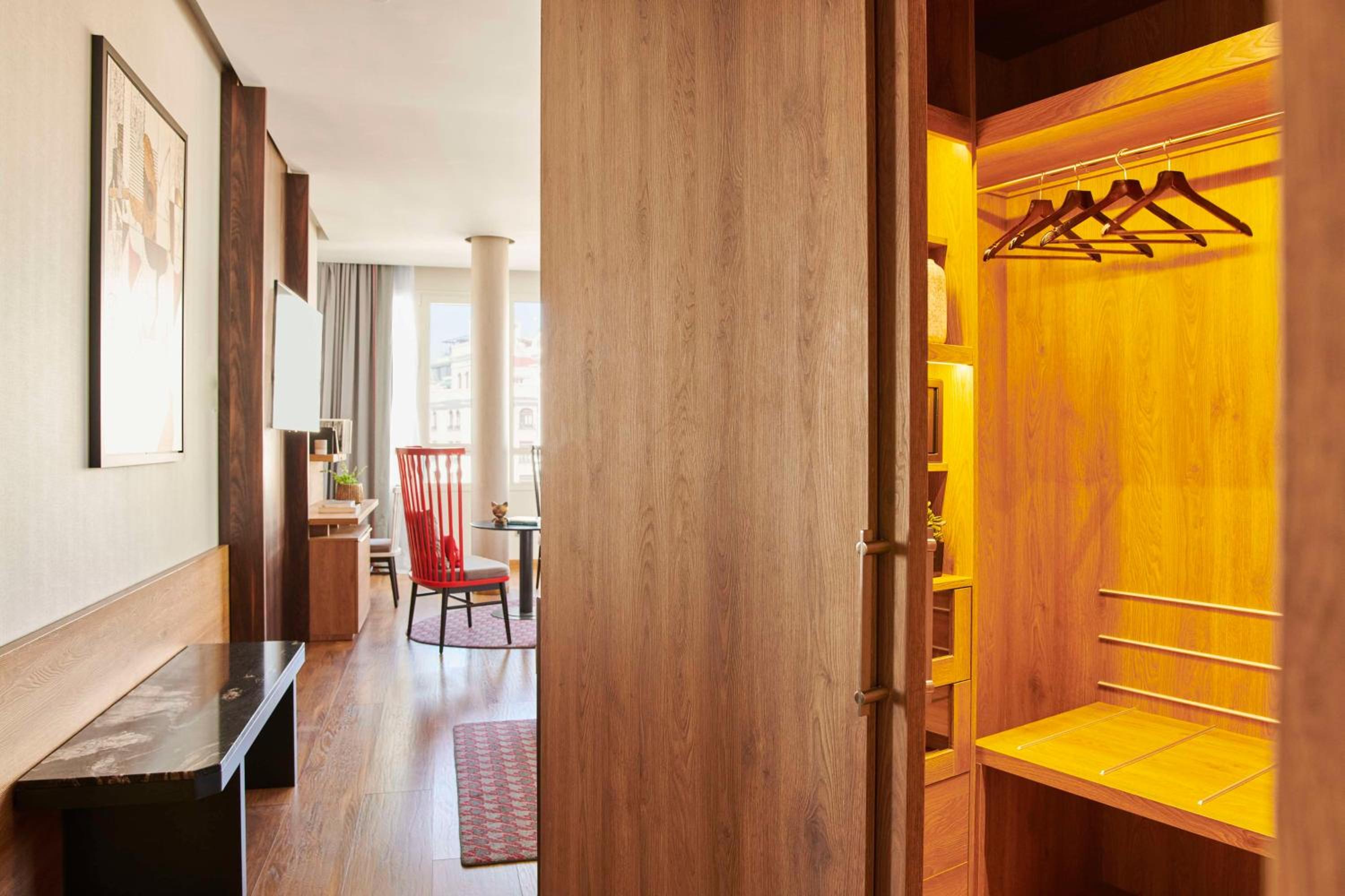 Junior Suite with Gran Via View