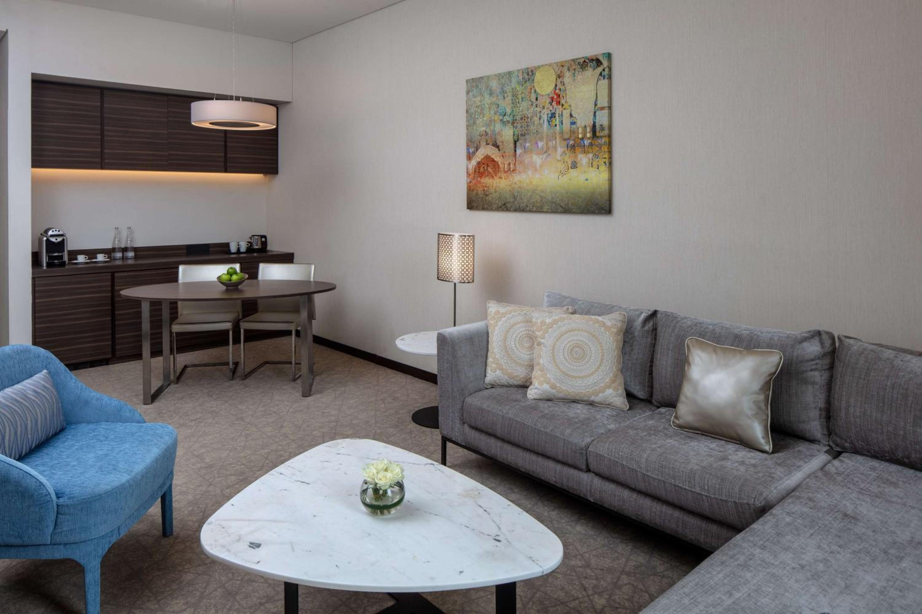 One-Bedroom Suite - Photo 7