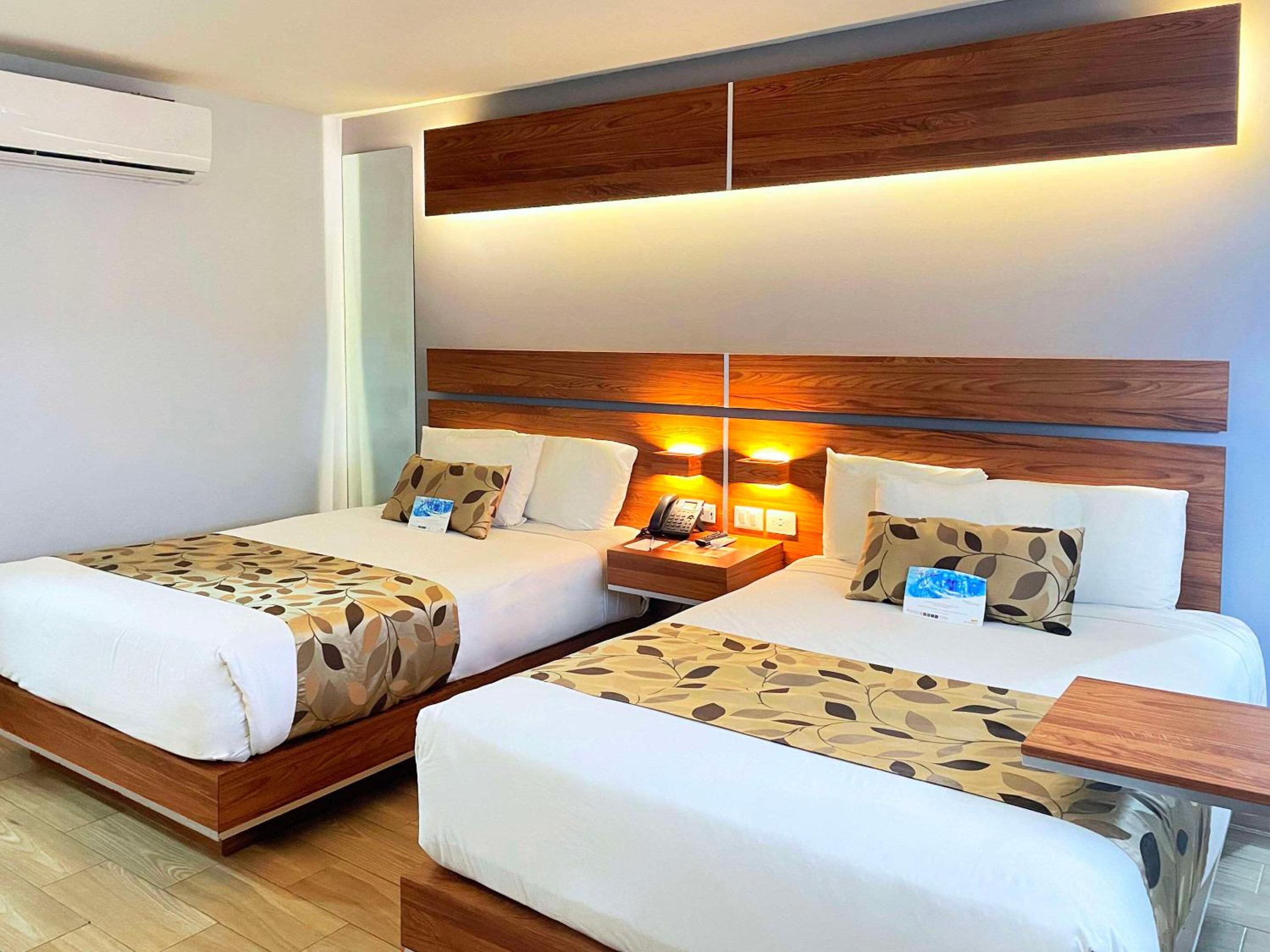 Double Room with Two Double Beds - Non-Smoking photo 1