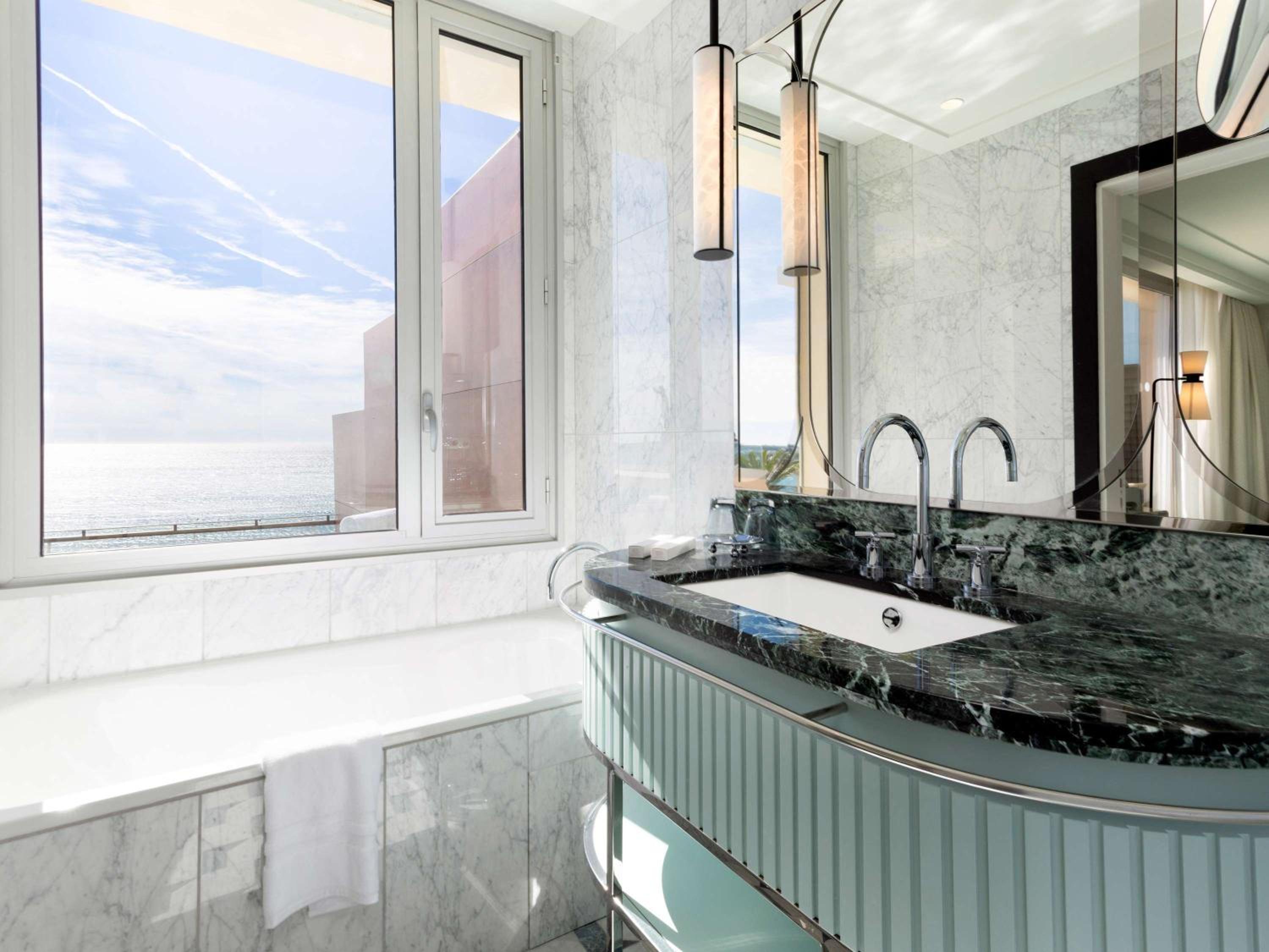 Panoramic Room with Terrace and Sea View - Photo 7