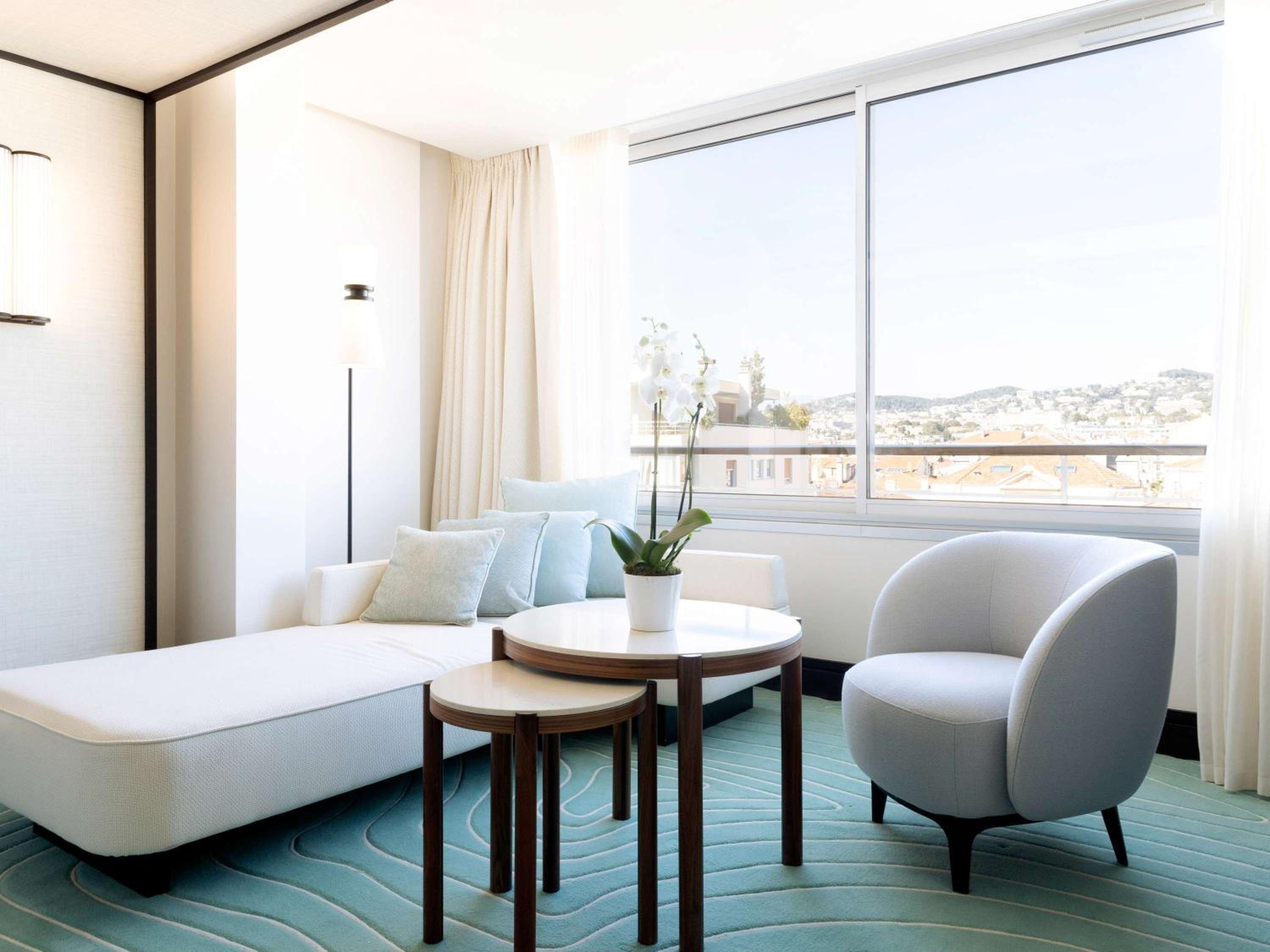 Deluxe Junior Suite with city view - Photo 10