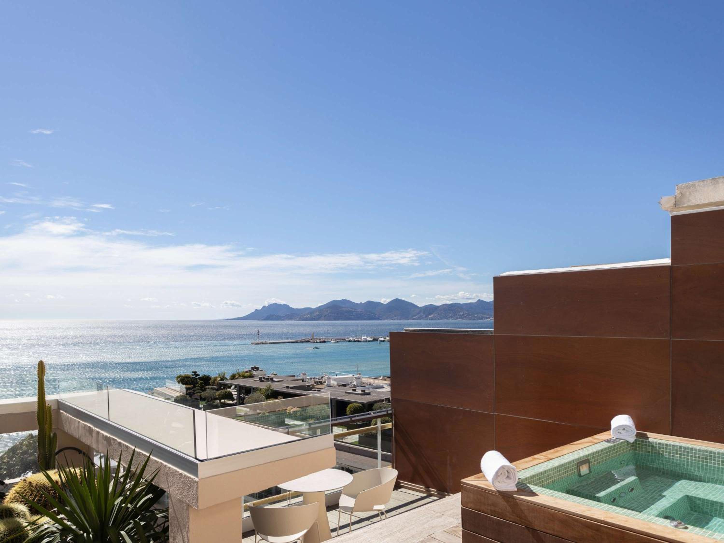 Panoramic Room with Terrace and Sea View - Photo 8