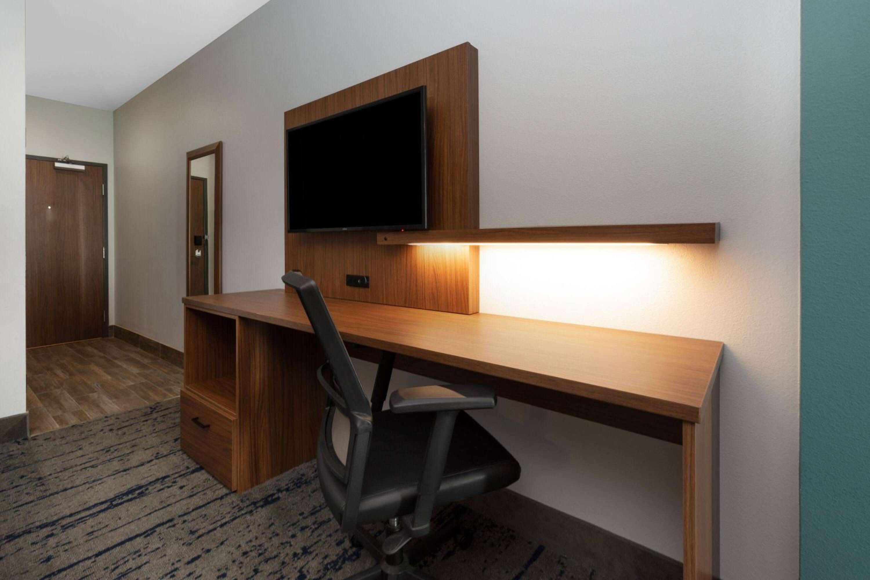 King Suite - Non-Smoking - Photo 1
