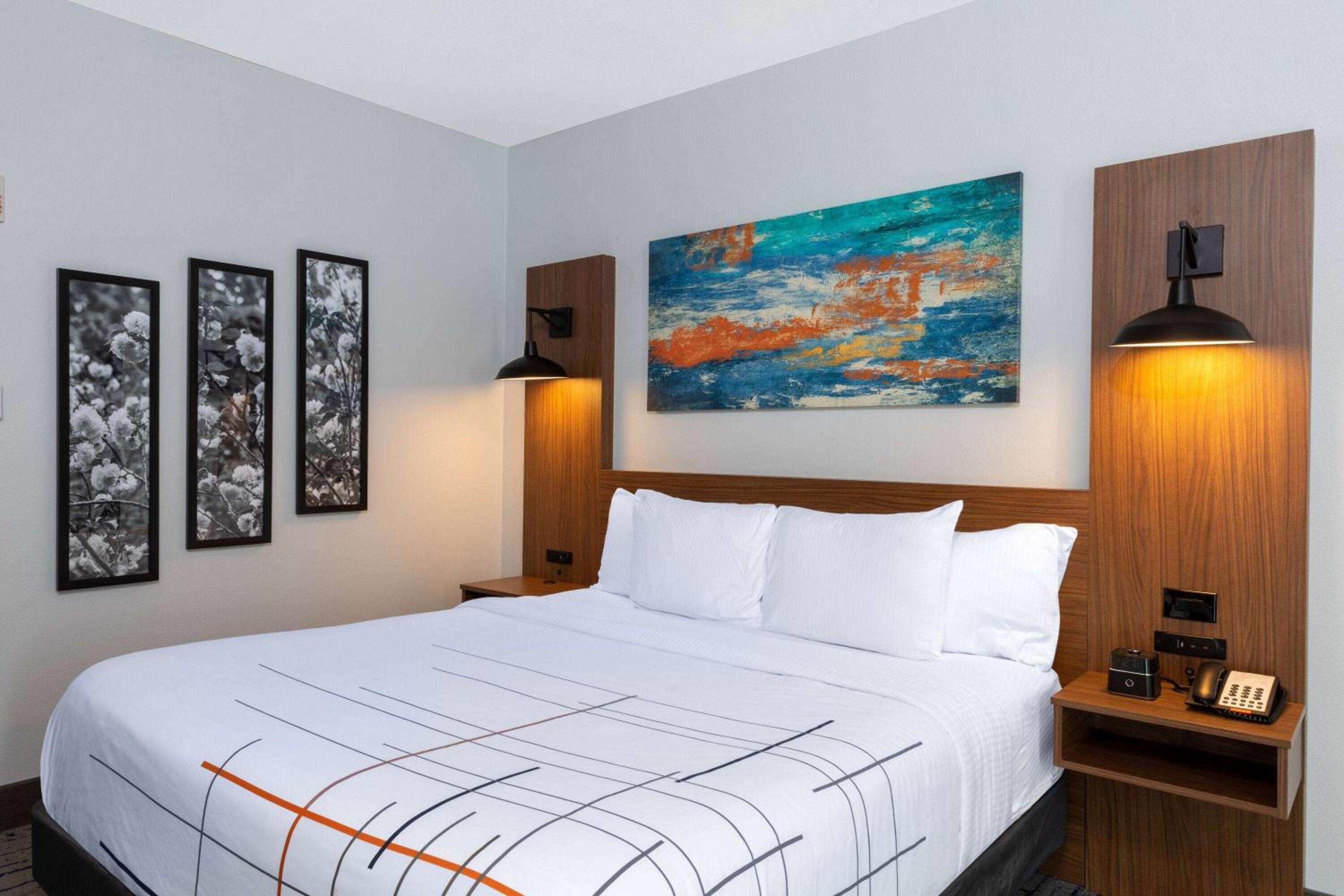 King Room - Non-Smoking - Photo 2