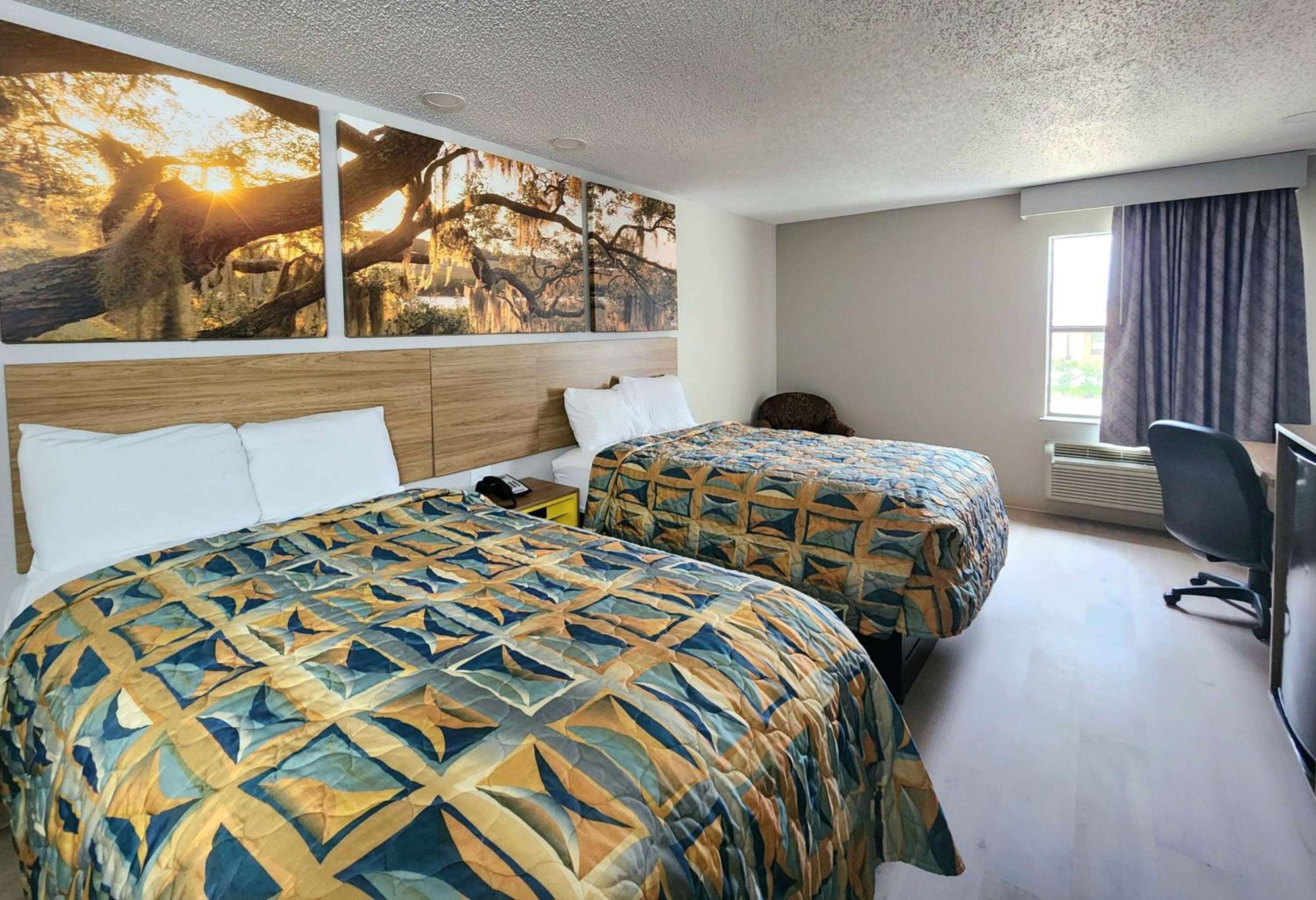 Suite with Two Double Beds - Non-Smoking - Photo 2