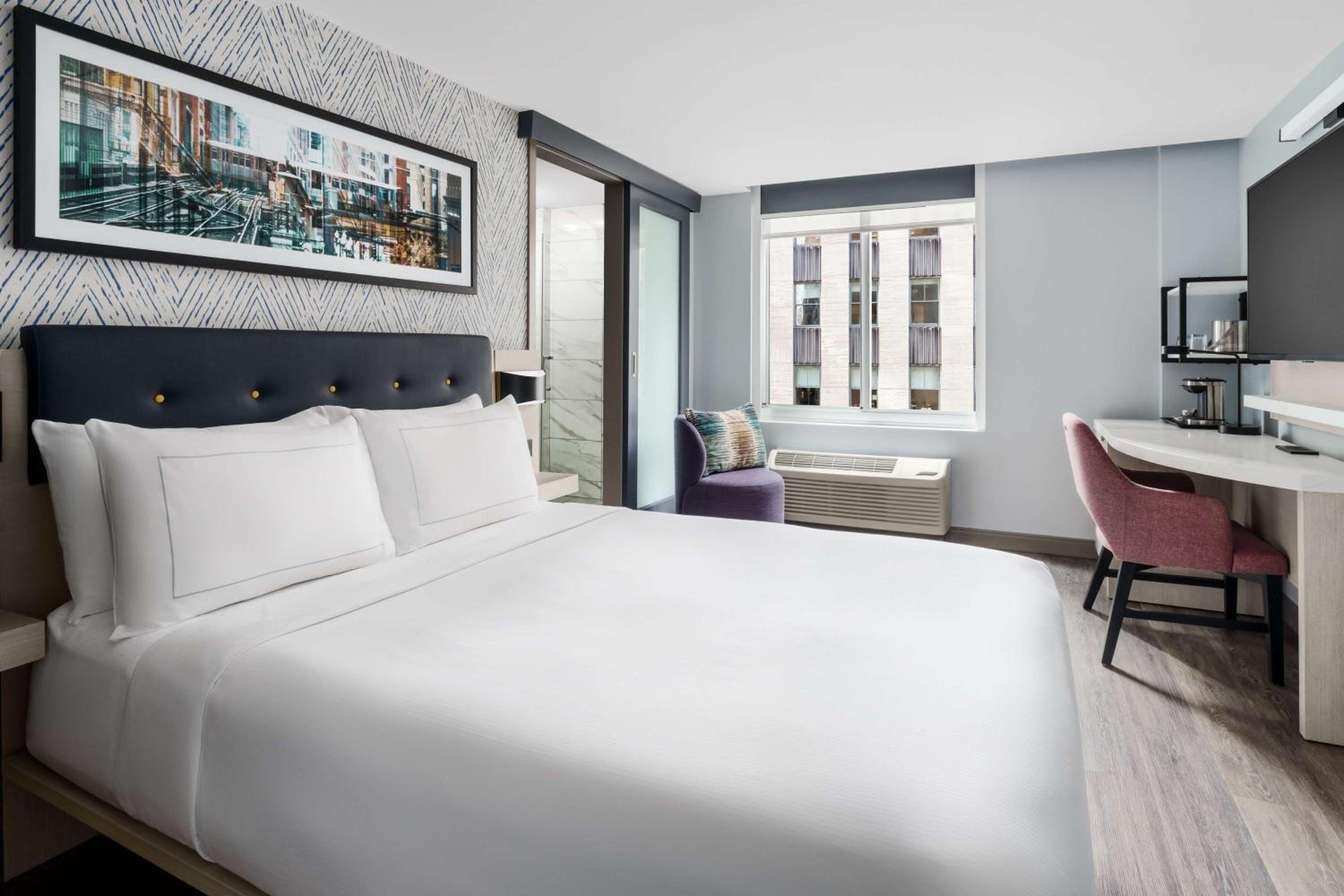Queen Room with City View photo 3
