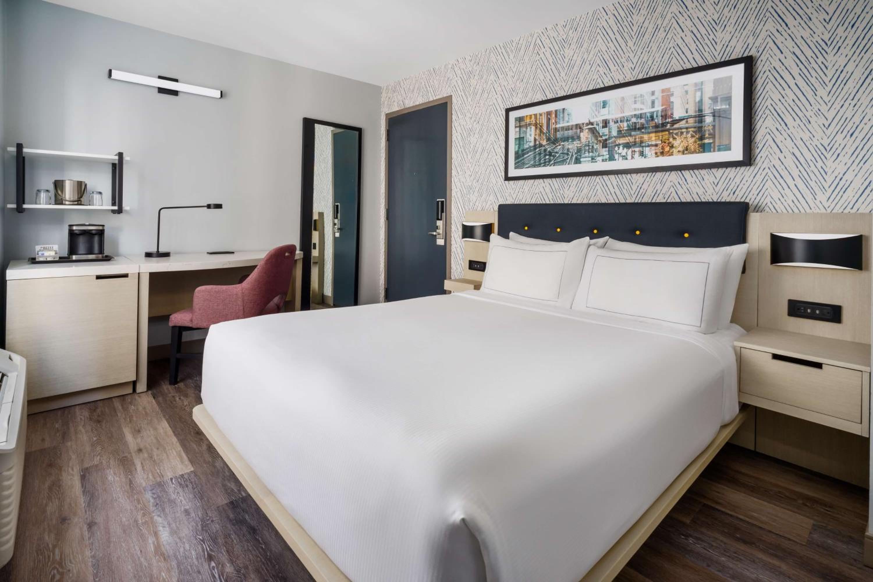 Queen Room with City View photo 3