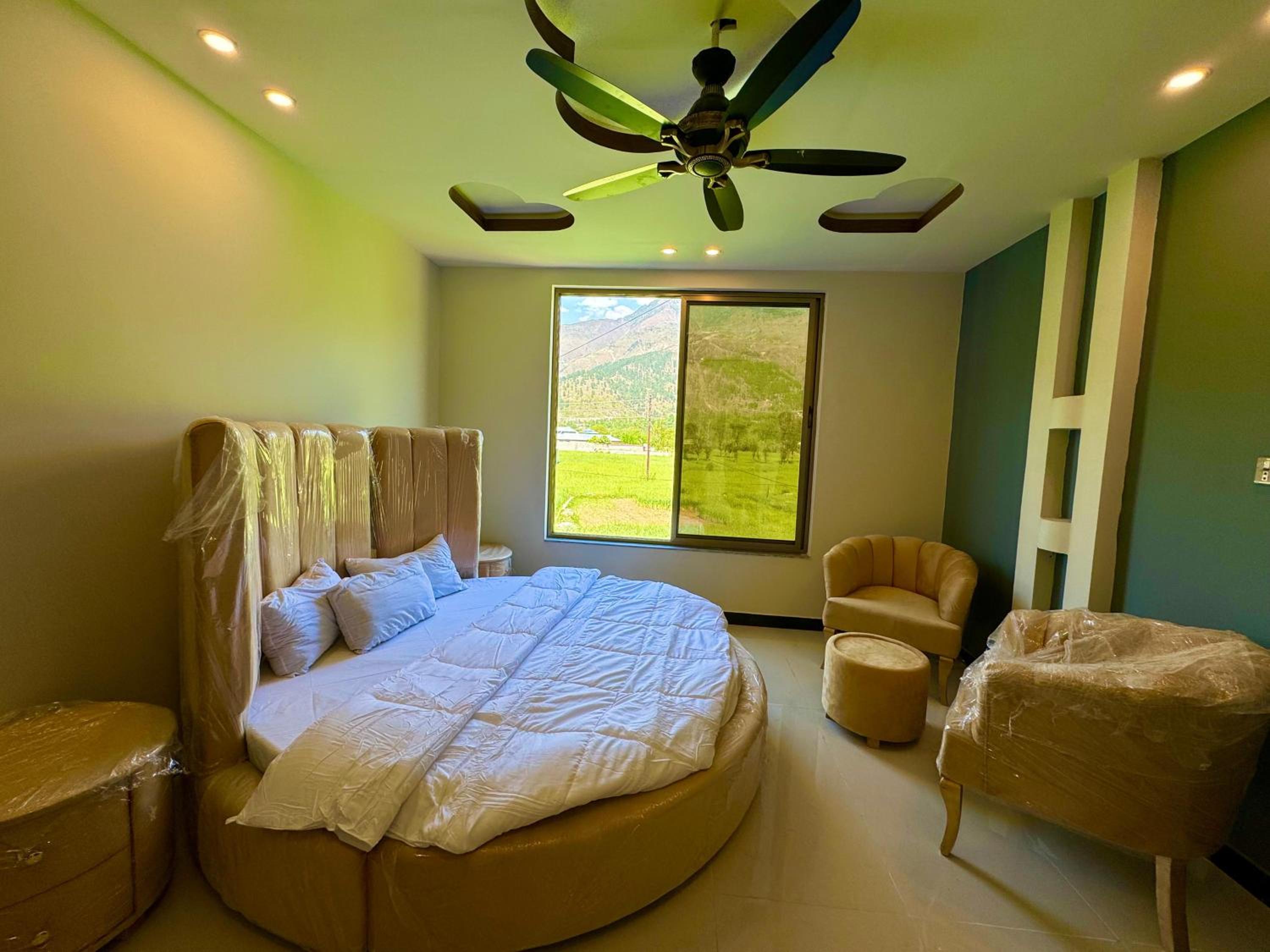 Deluxe Double Room (2 Adults + 1 Child) photo 2