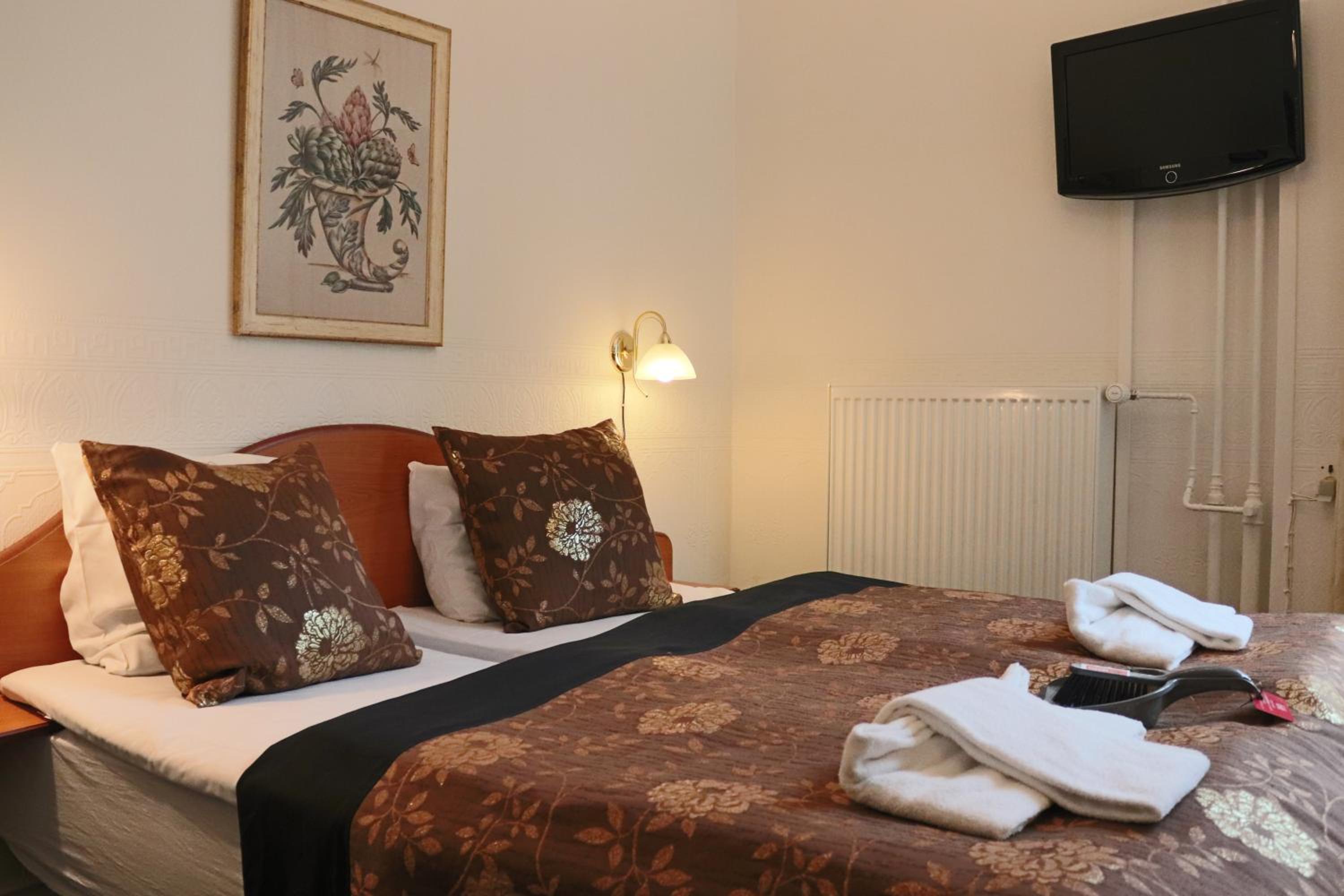 Small Double Room - Photo 2