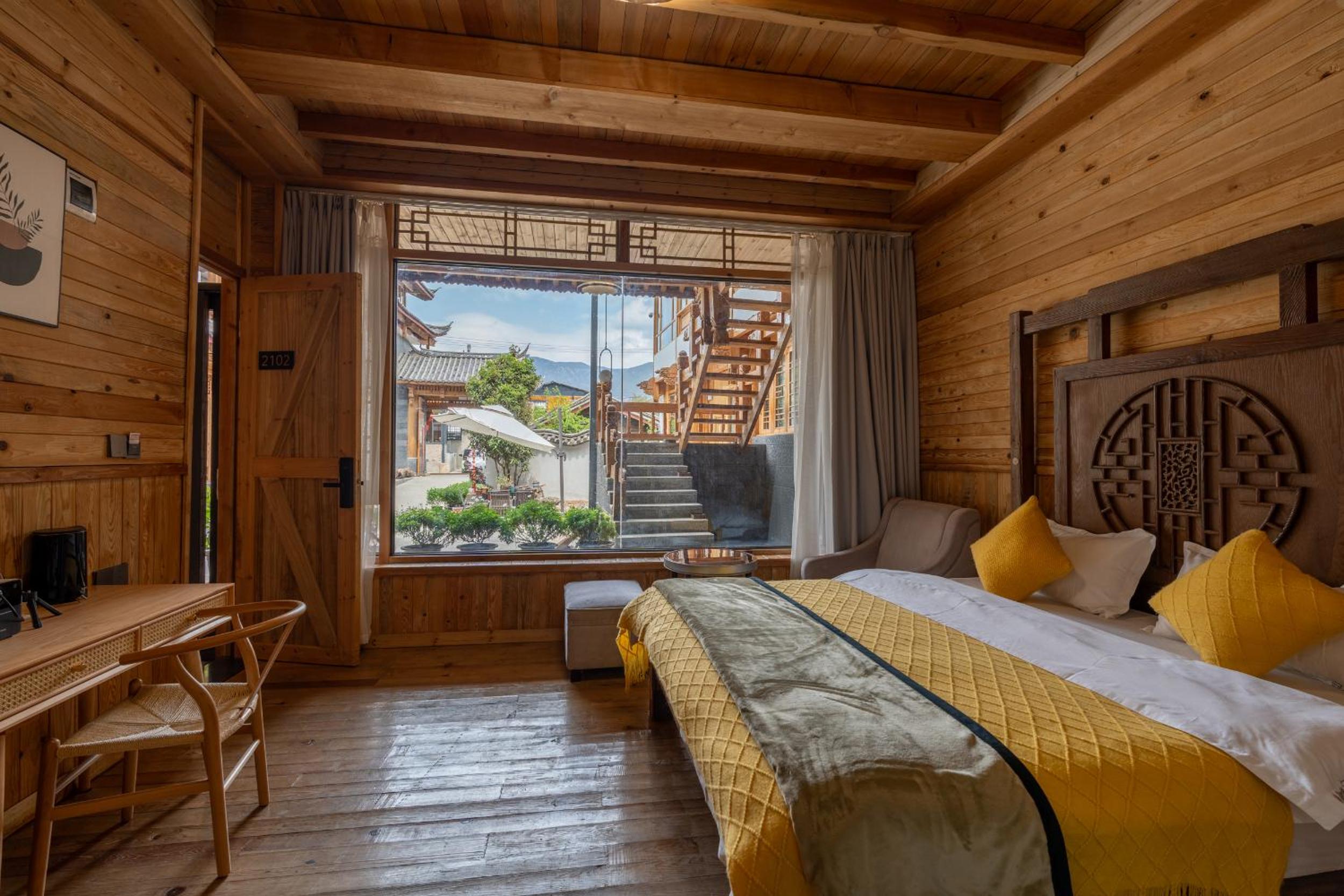 Deluxe King Room