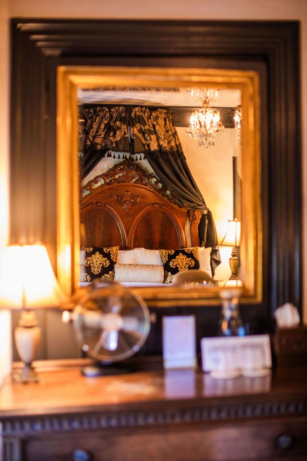 Deluxe King Suite photo 1