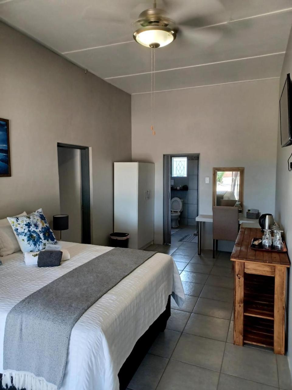 Family Room - Photo 4