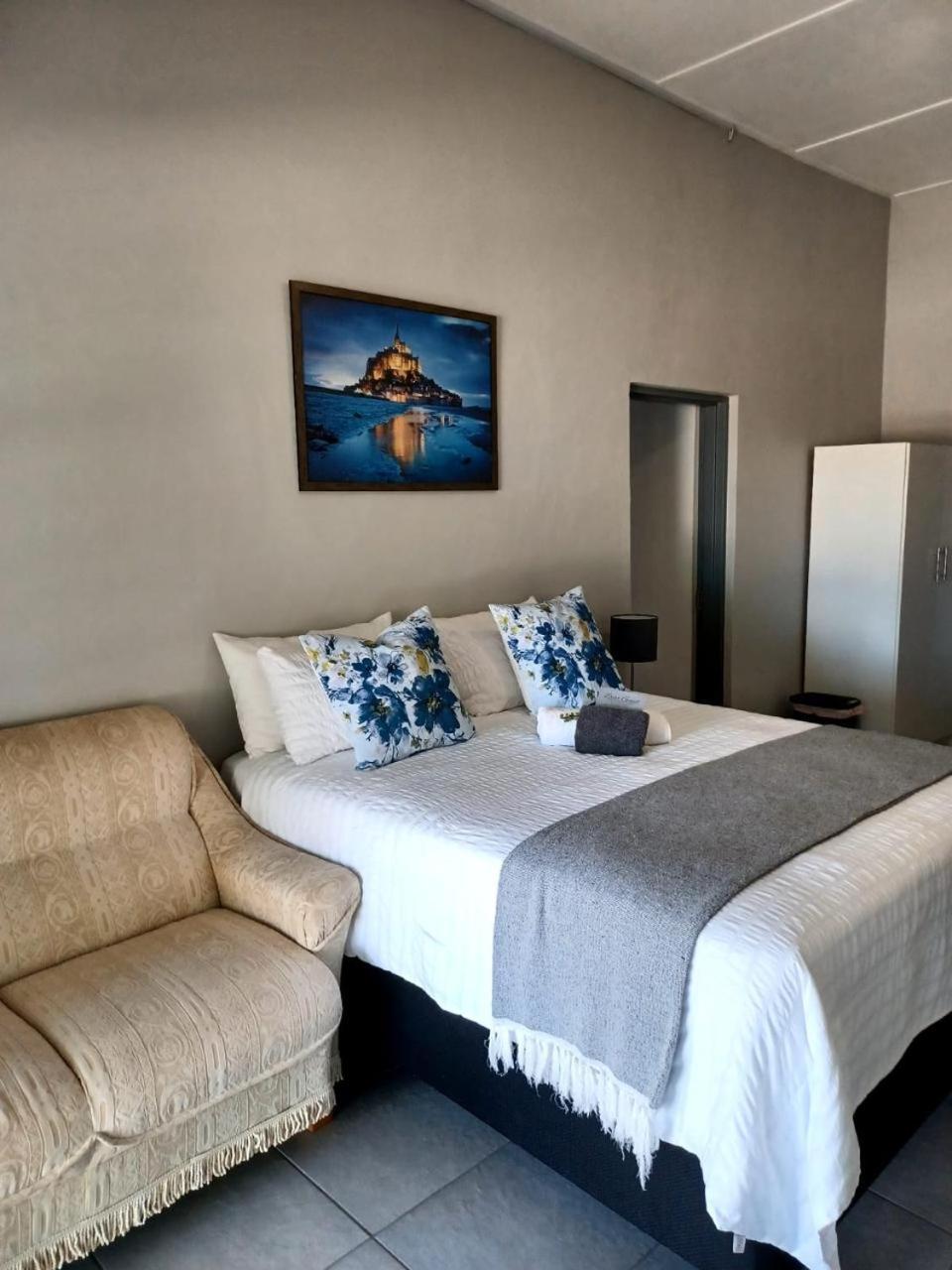Family Room - Photo 7
