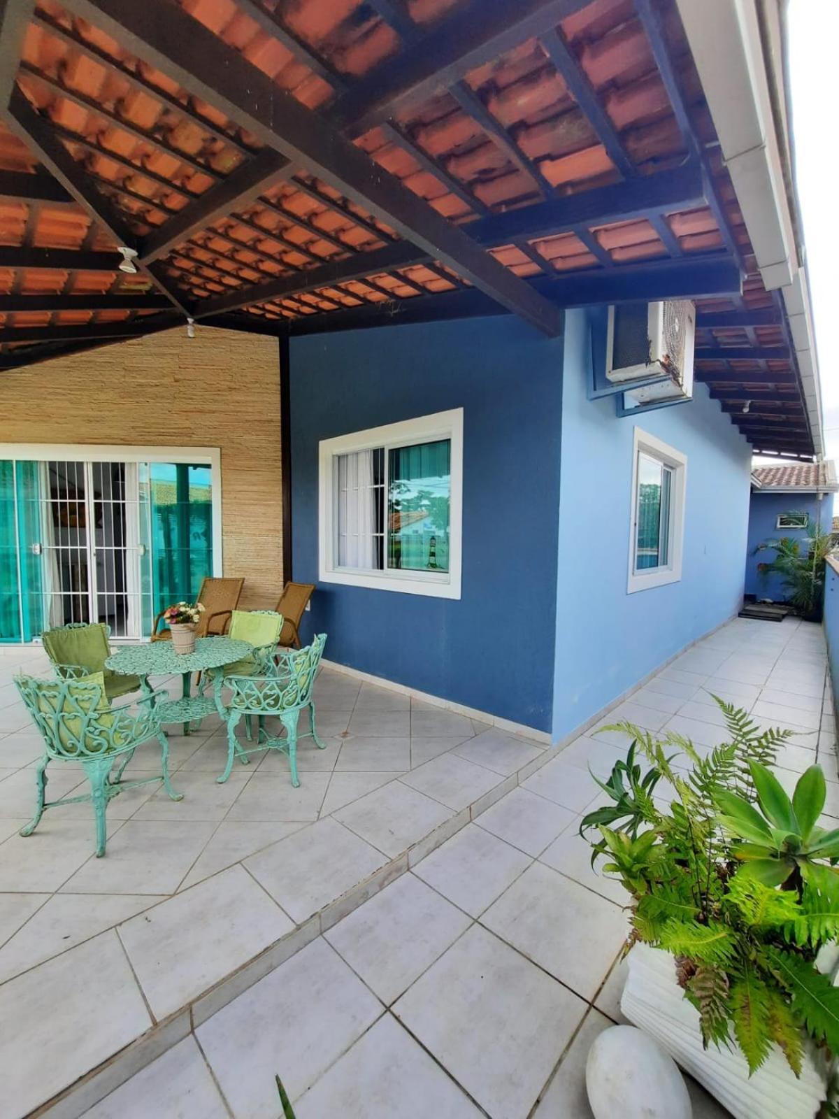 Three-Bedroom House photo 3