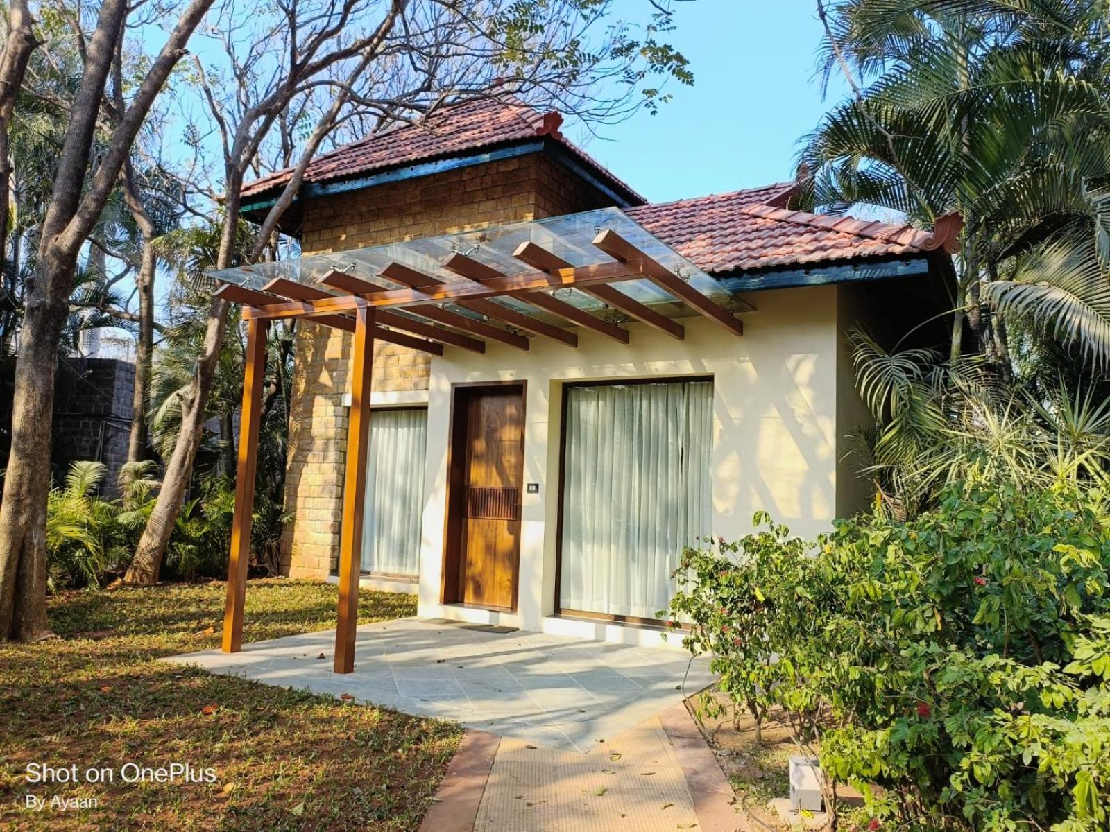 Club Pool Villa