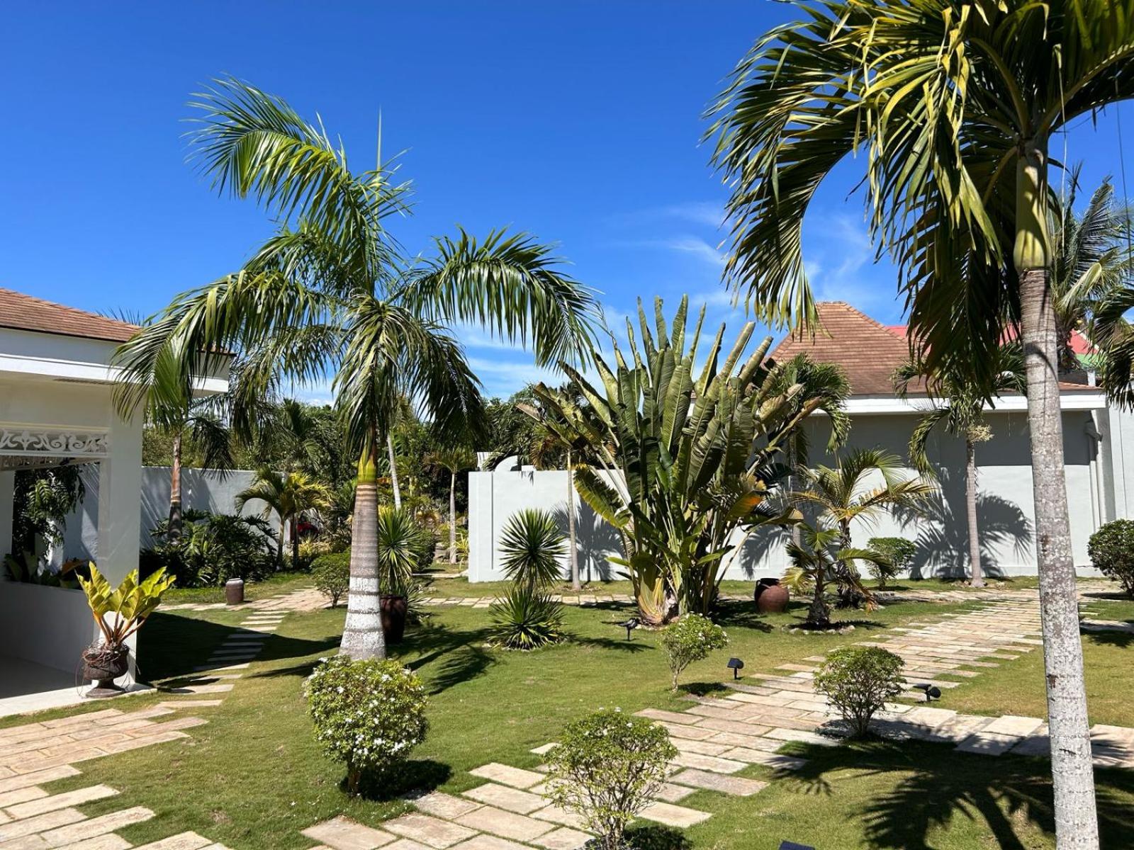 One-Bedroom Villa with Private Pool - Photo 2