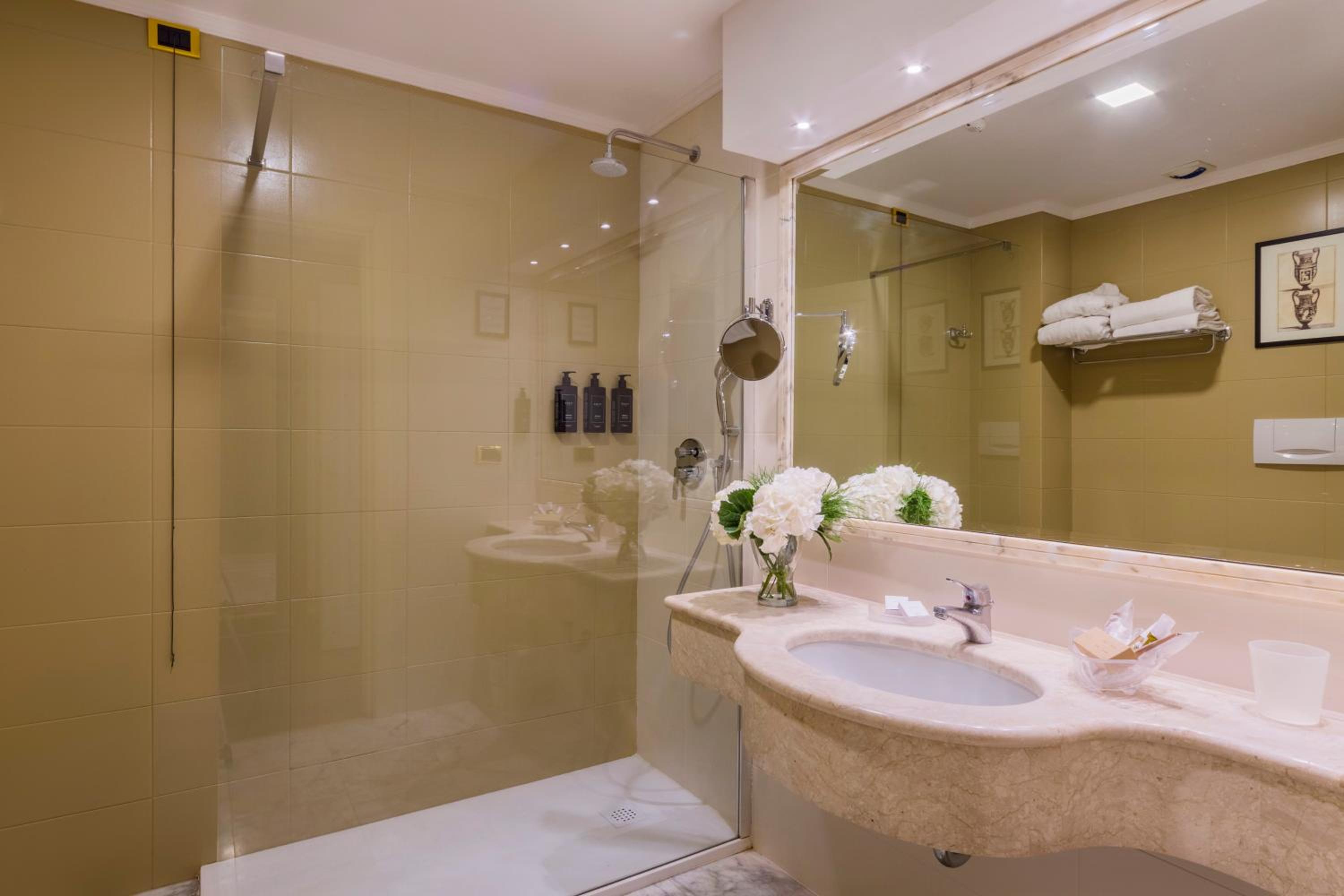 Deluxe Double or Twin Room - Photo 4