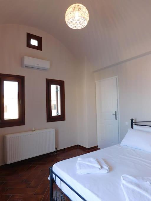 Three-Bedroom Apartment photo 1