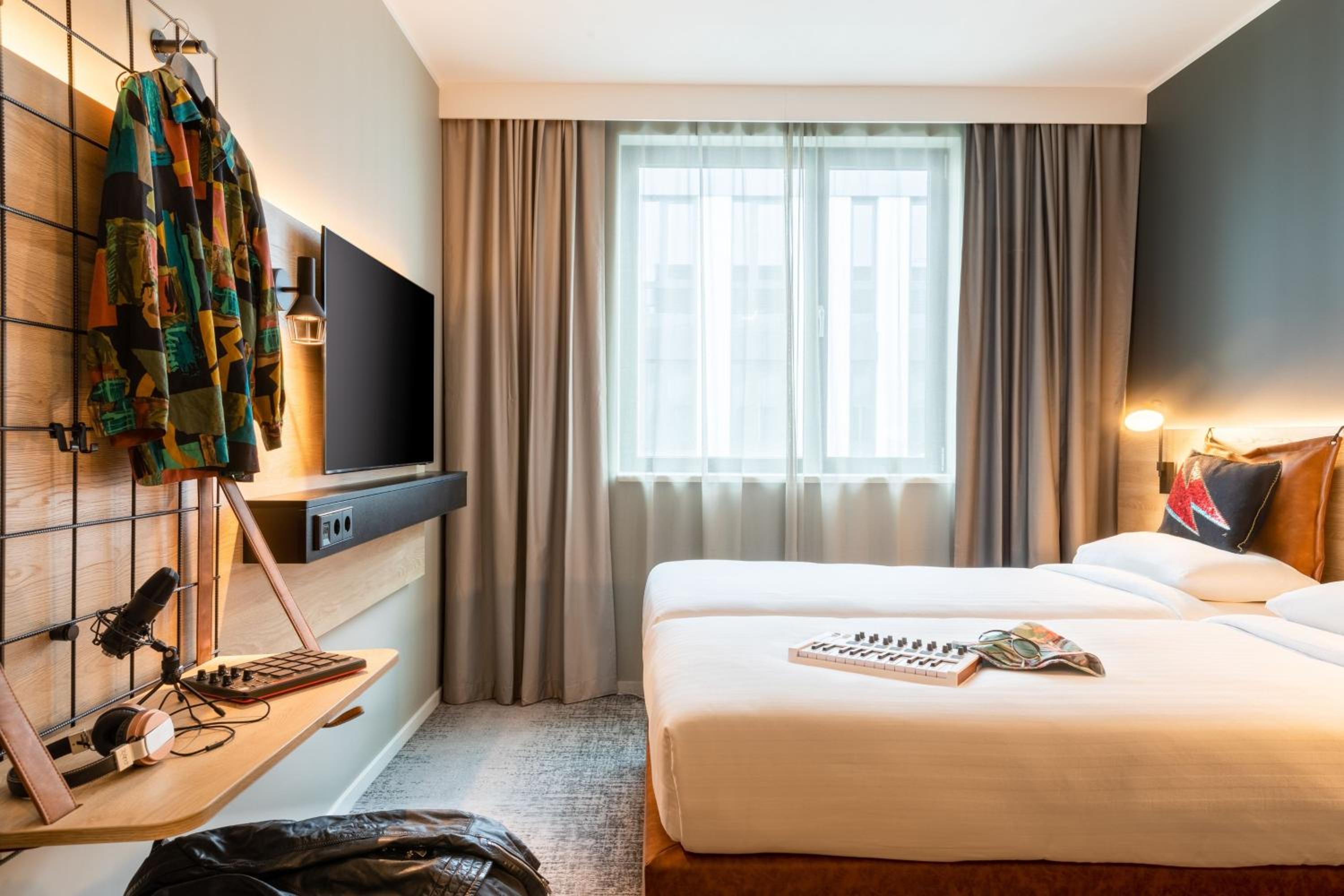 Moxy Twin Room