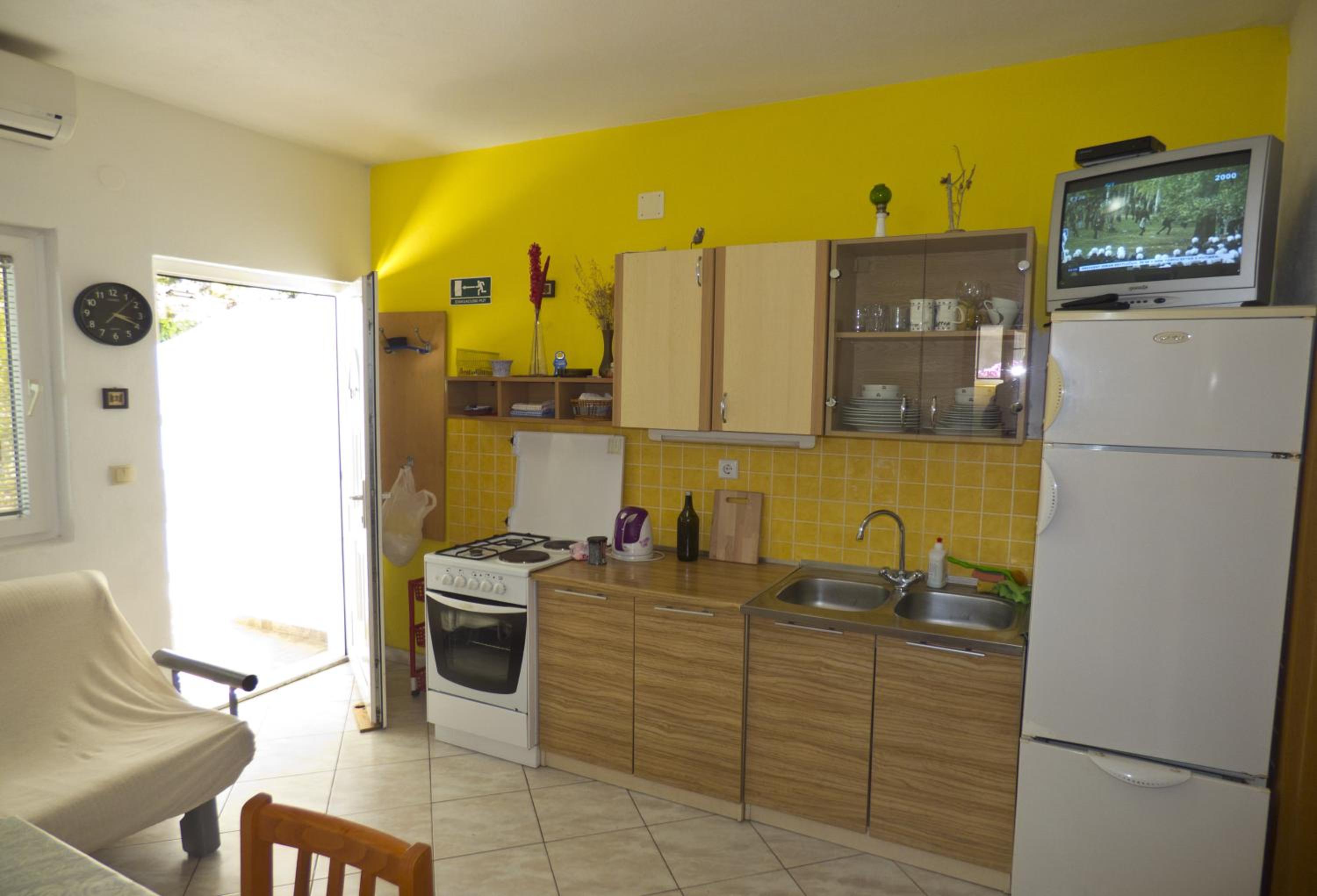 Two-Bedroom Apartment with Sea View - Photo 2