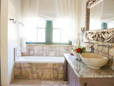 Suite with Pool View - Photo 7