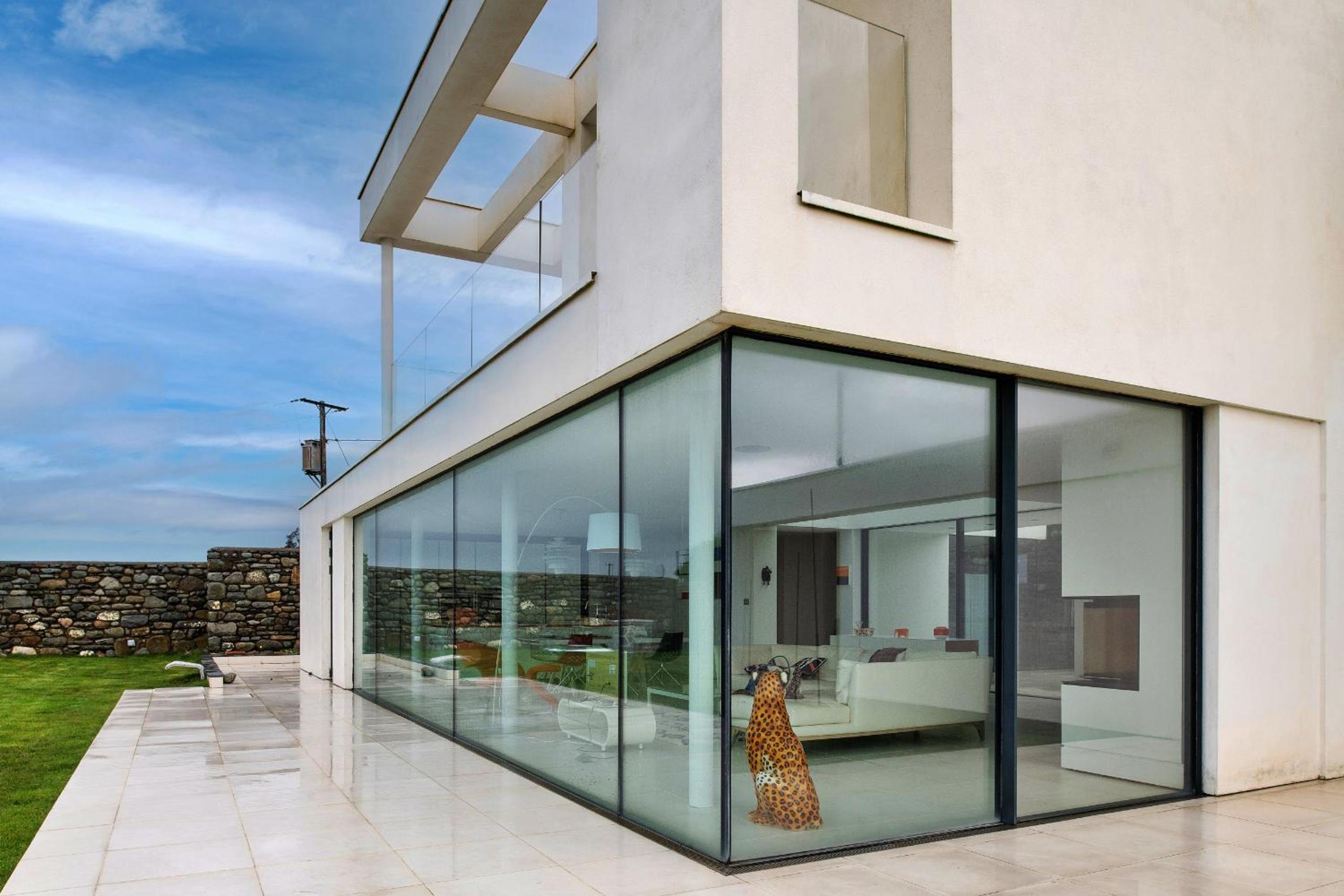 Three-Bedroom House photo 2