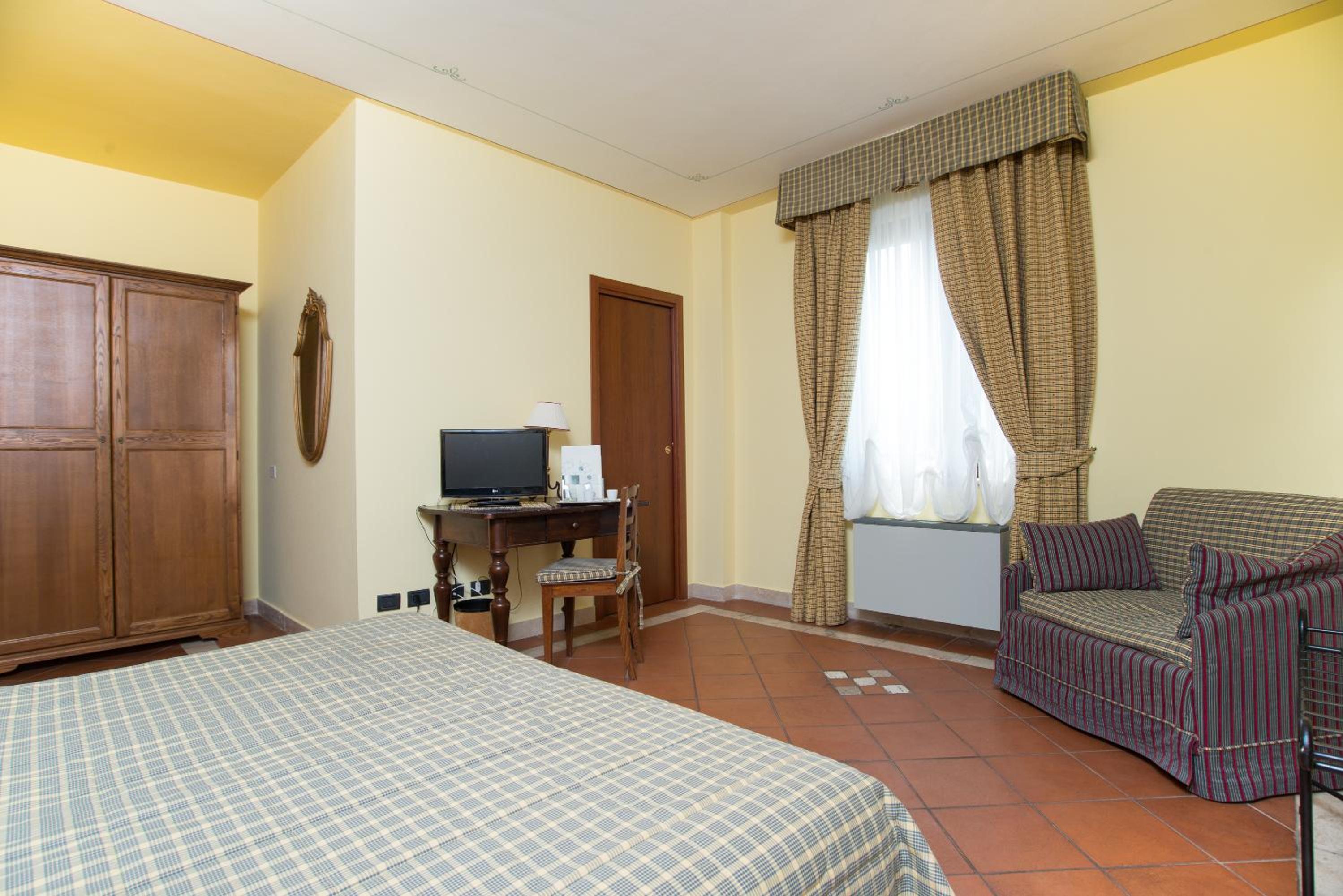 Quadruple Room - Photo 6