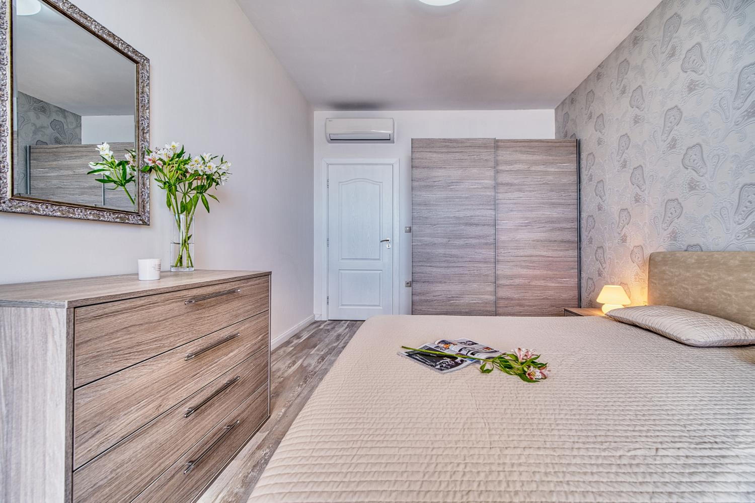 One-Bedroom Apartment with Balcony and Sea View photo 1