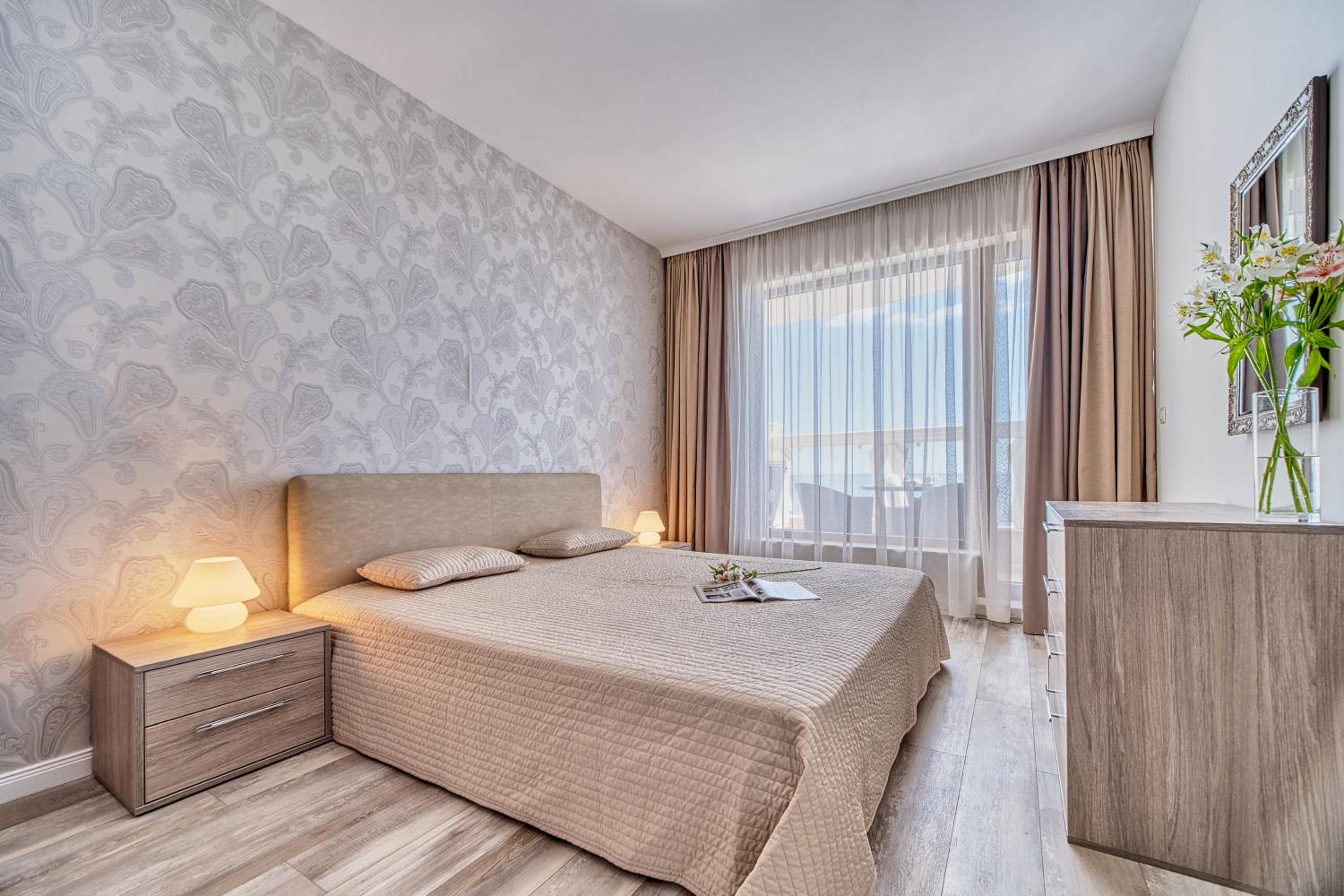 One-Bedroom Apartment with Balcony and Sea View photo 2