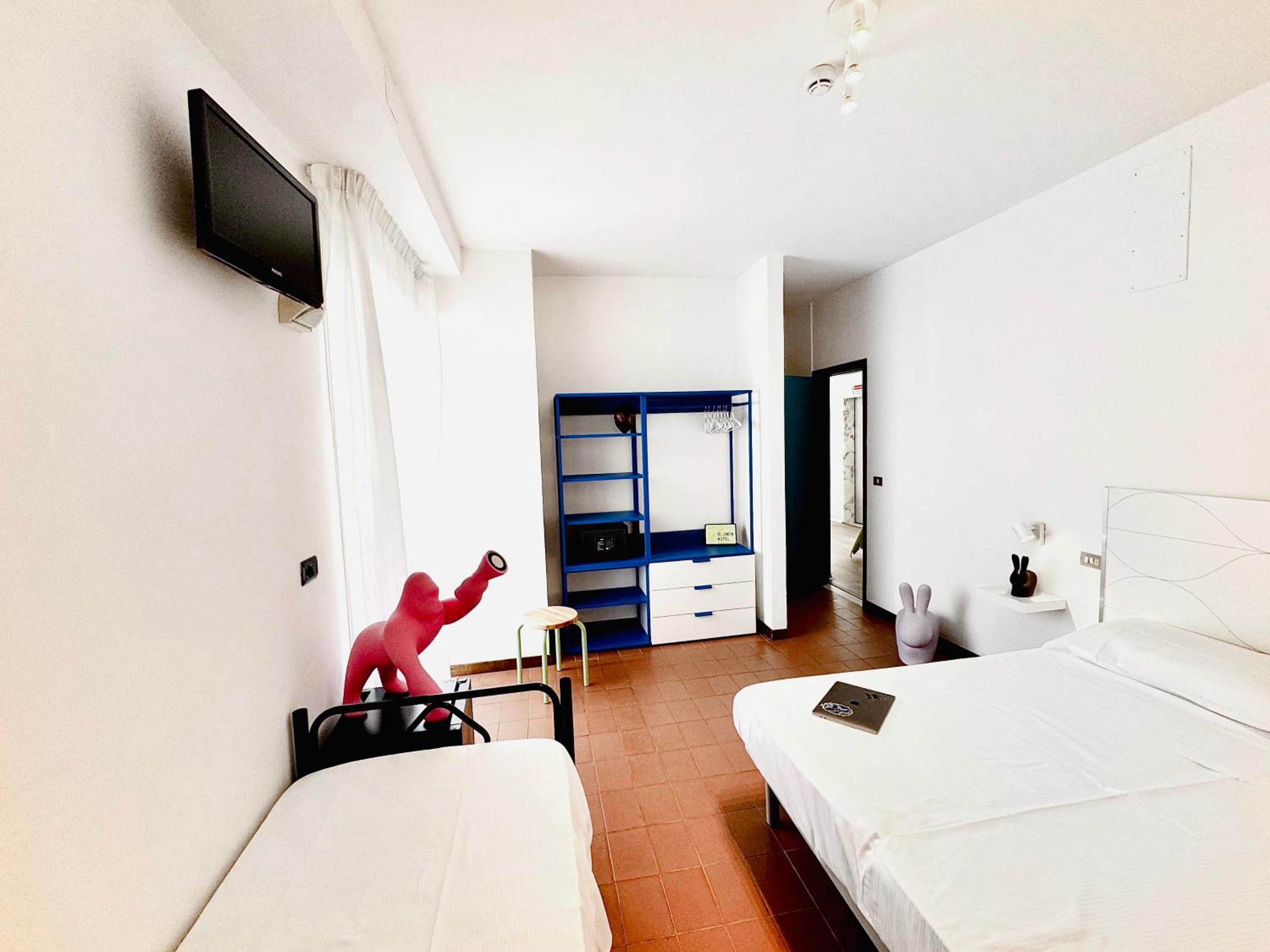 Standard Family Room - Photo 2