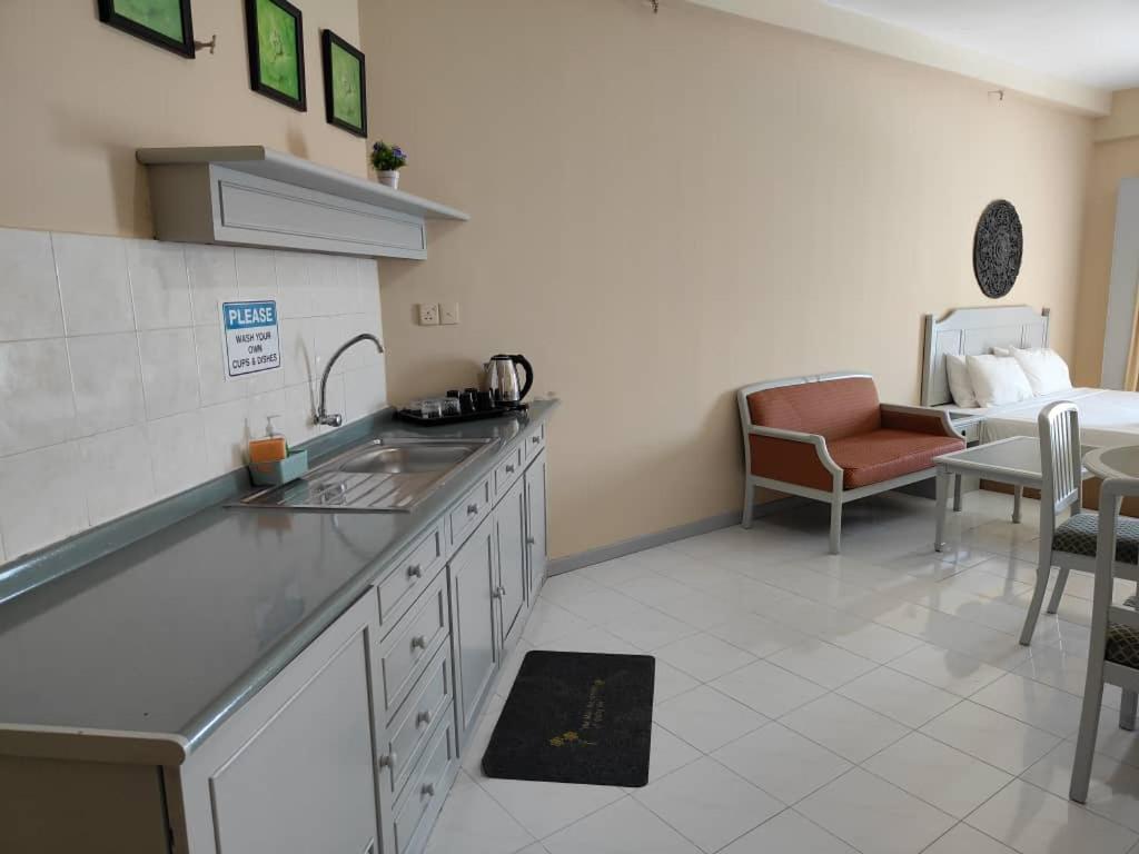 One-Bedroom Apartment photo 2