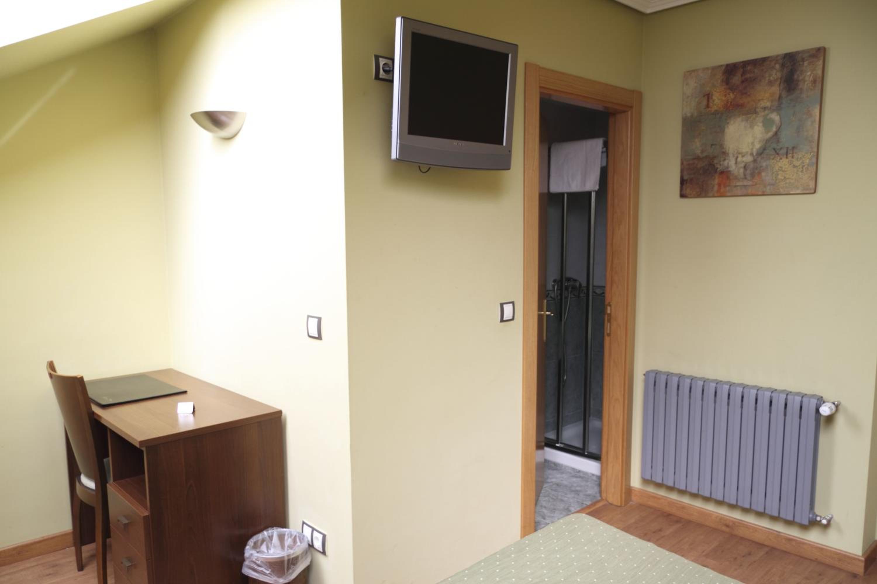 Basic Double or Twin Room photo 1
