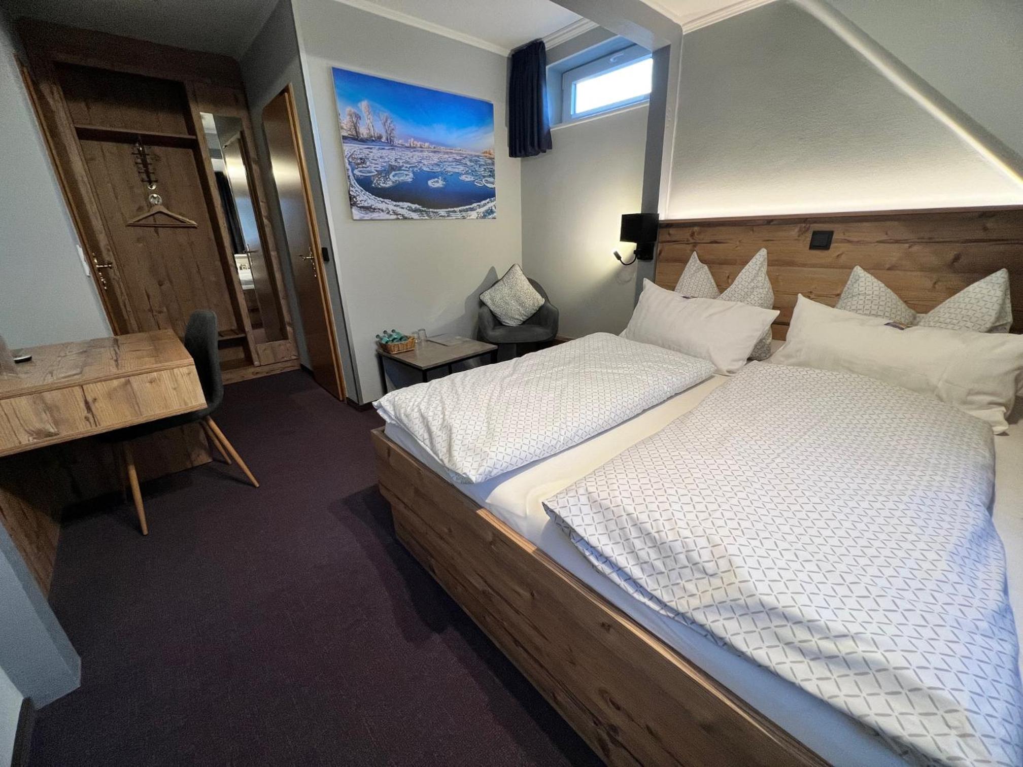 Small Double Room photo 1