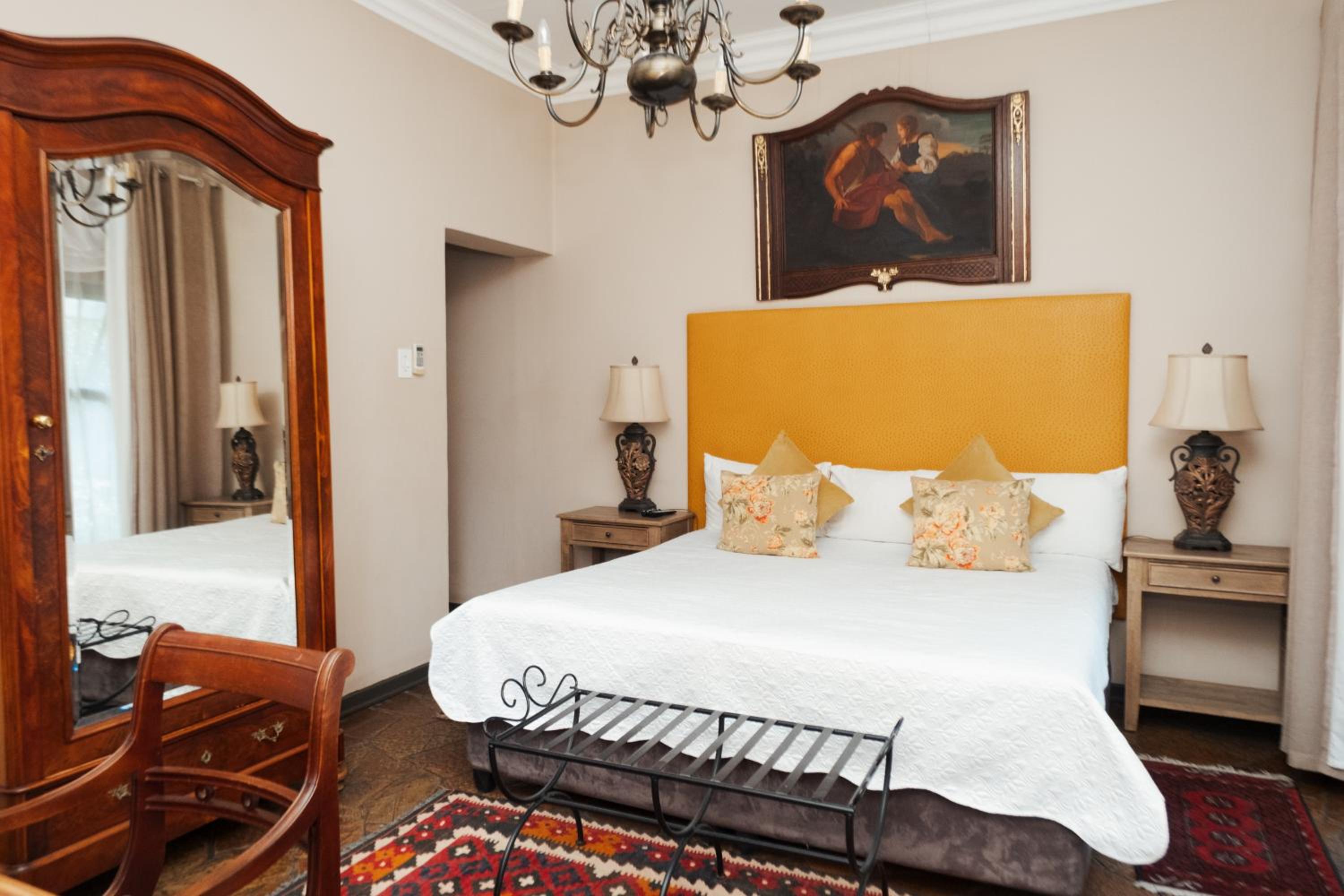 Executive Suite - Photo 5