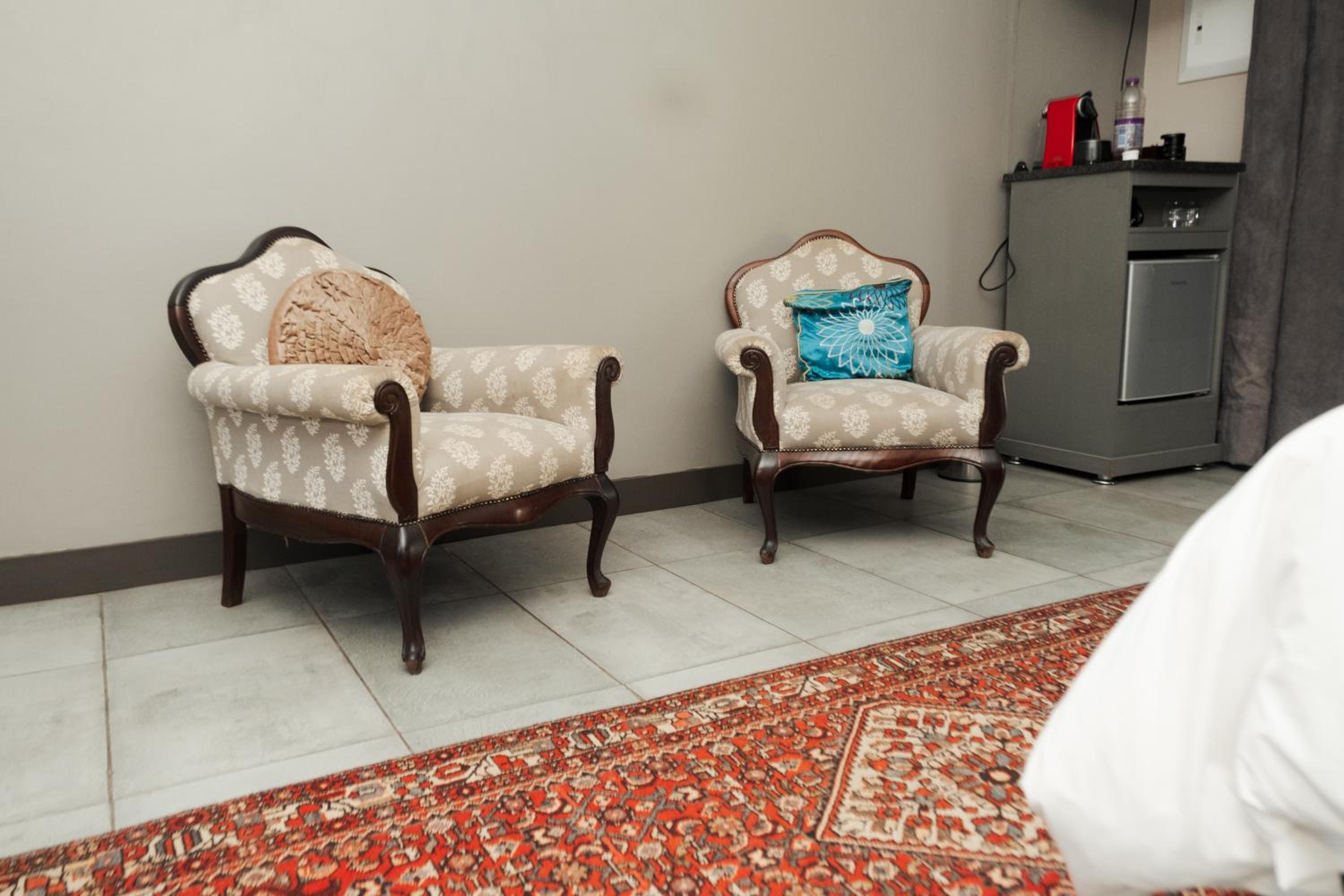Executive Suite - Photo 17