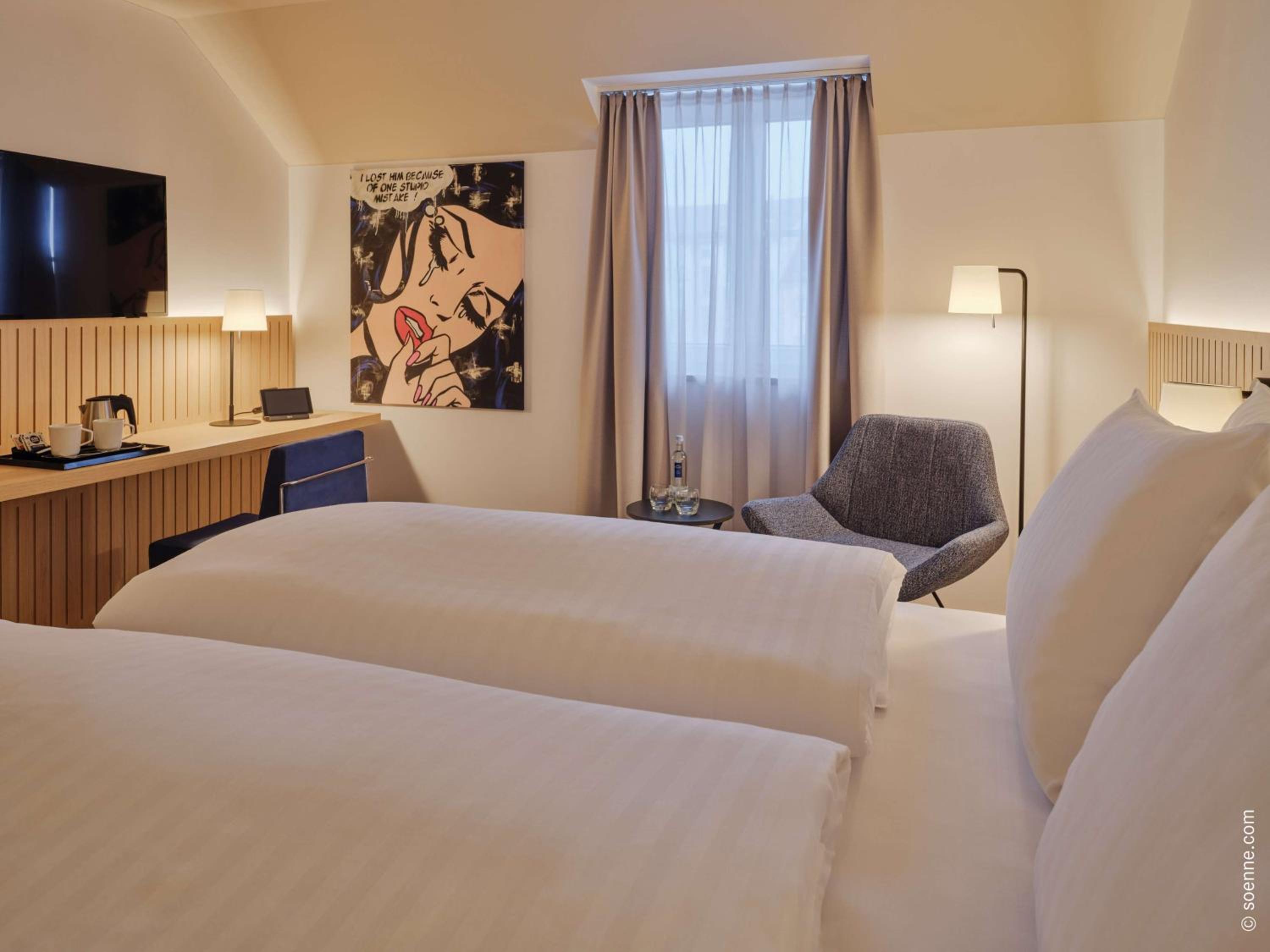 Comfort Room with King Bed - Photo 1