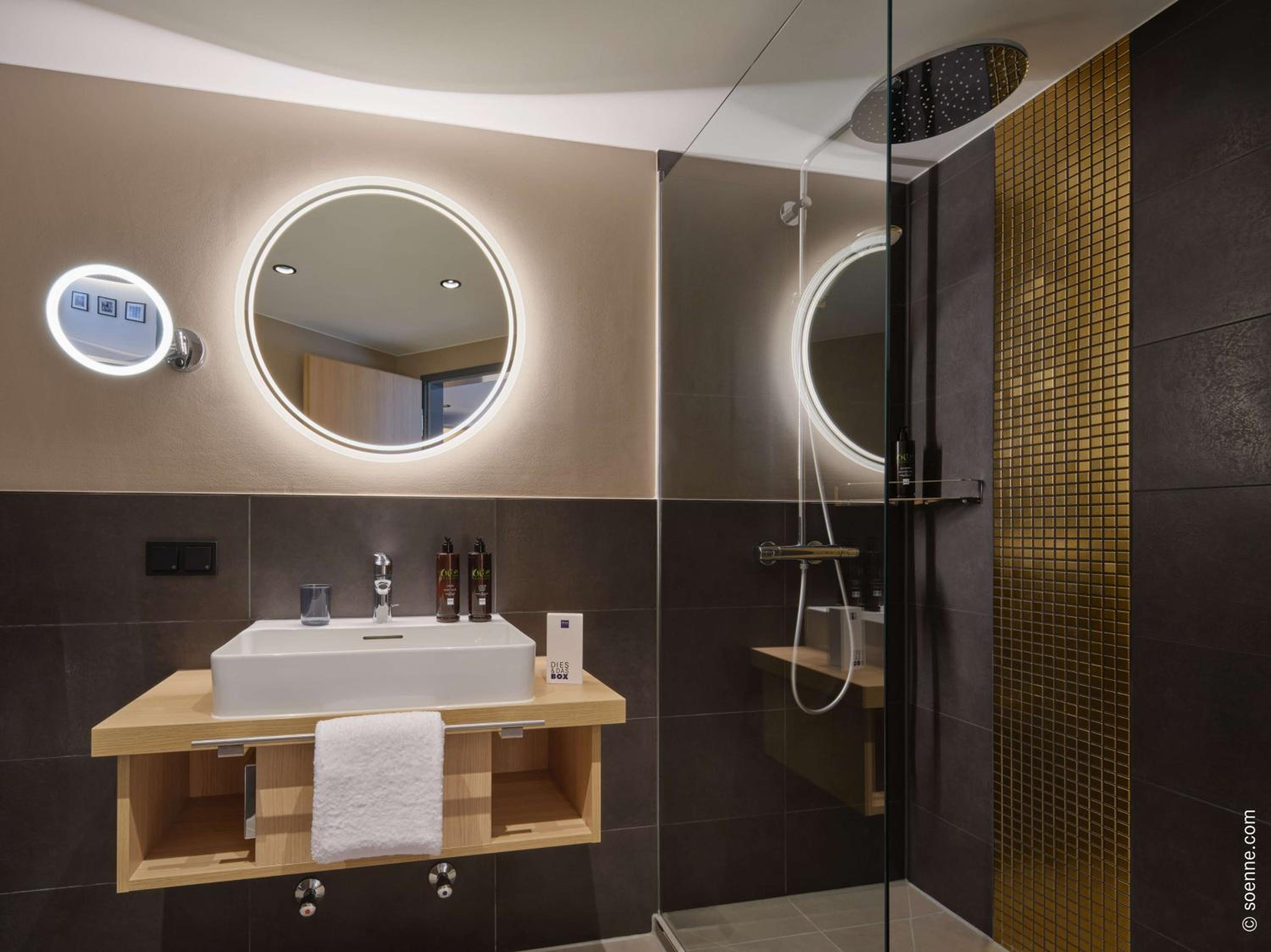 Standard King Room - Photo 4