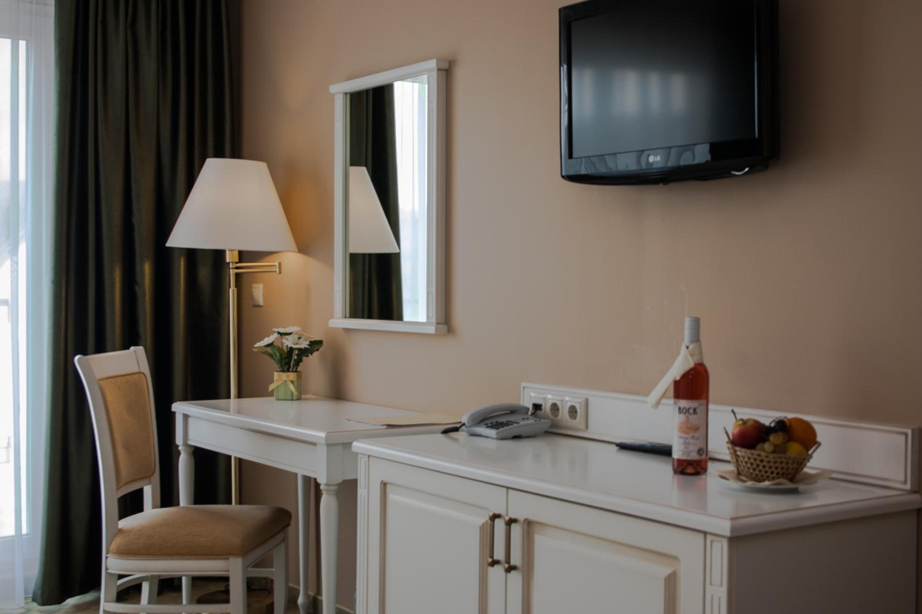 Twin Room with Balcony - Photo 1