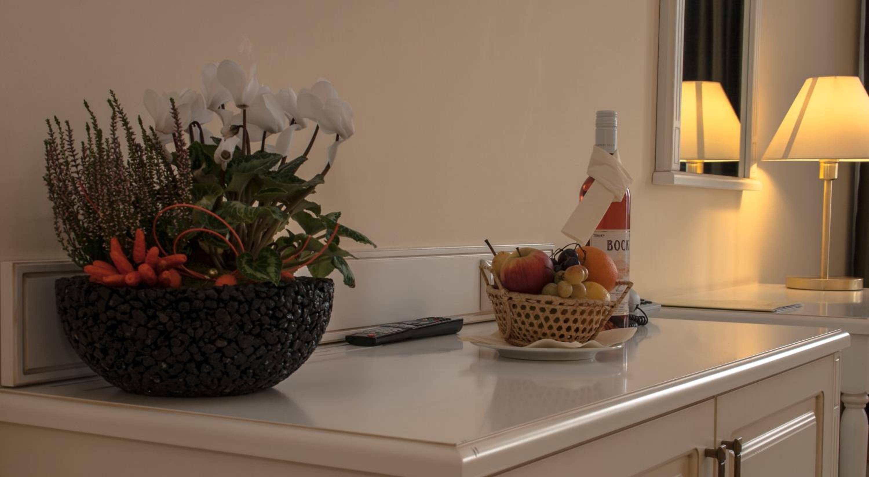 Queen Room - Disability Access - Photo 2