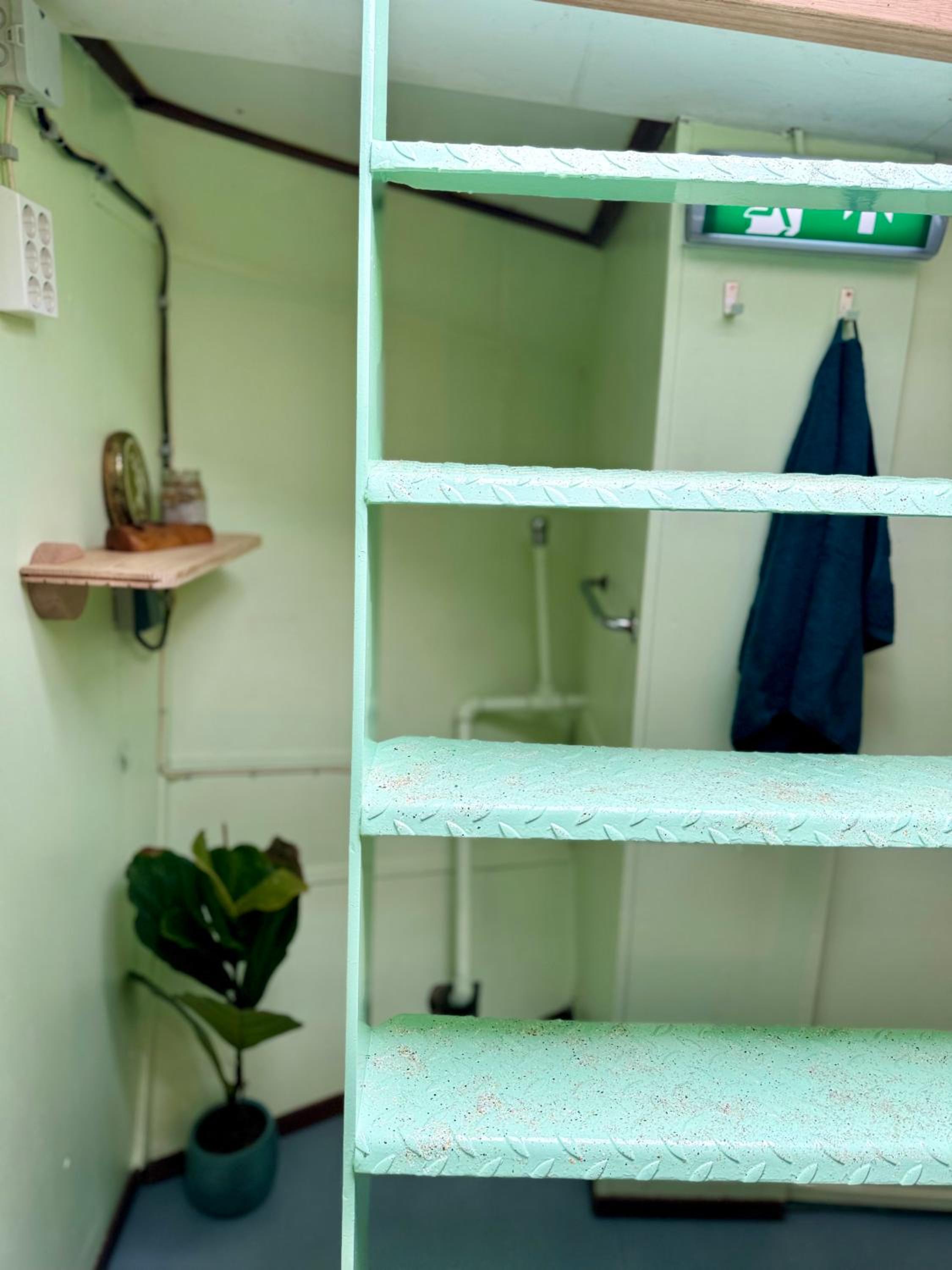 6-Bed Mixed Dormitory Room photo 2