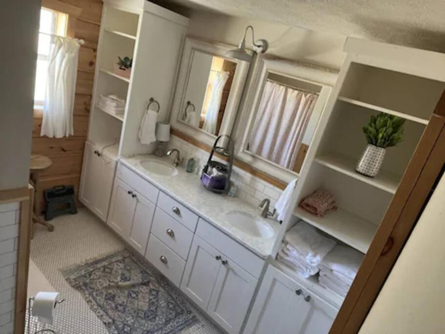 Three-Bedroom House photo 2