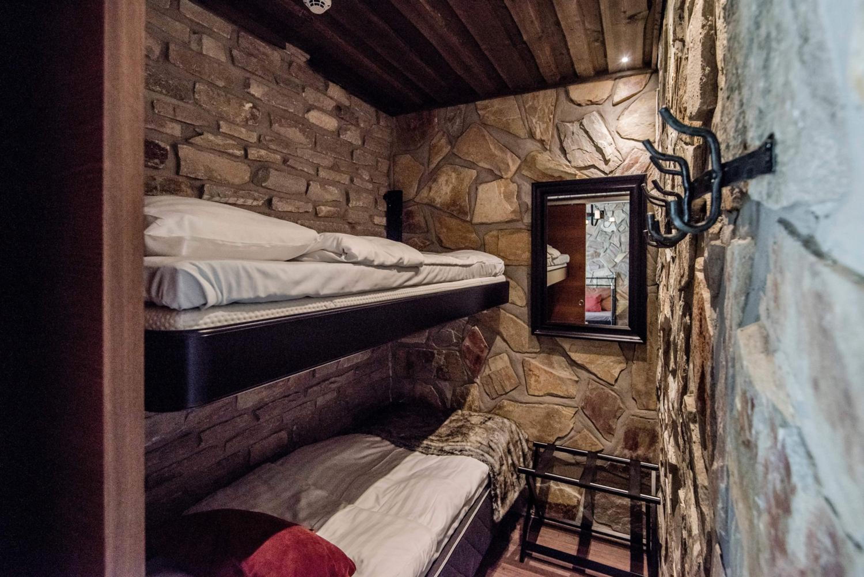 Suite with Balcony - Photo 4
