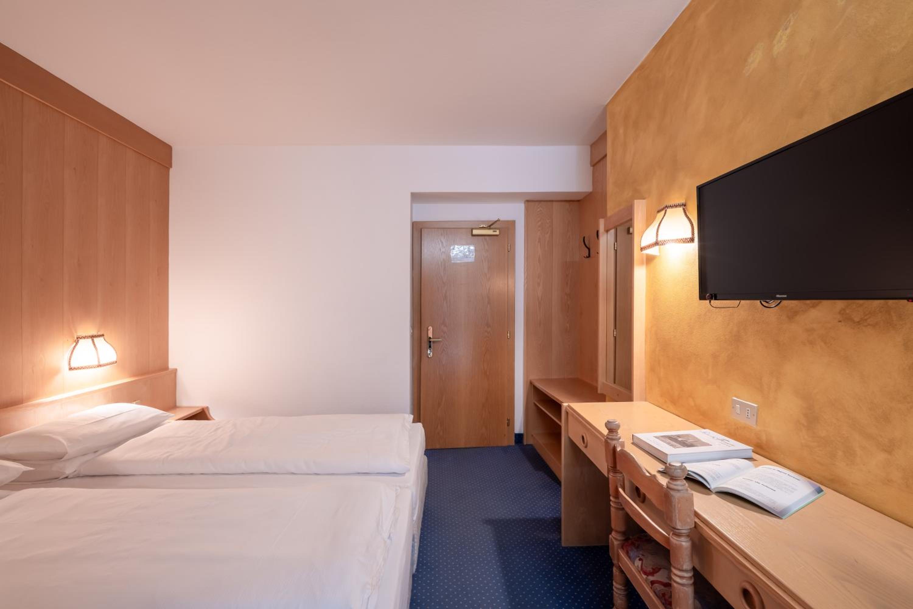Standard Double or Twin Room photo 2