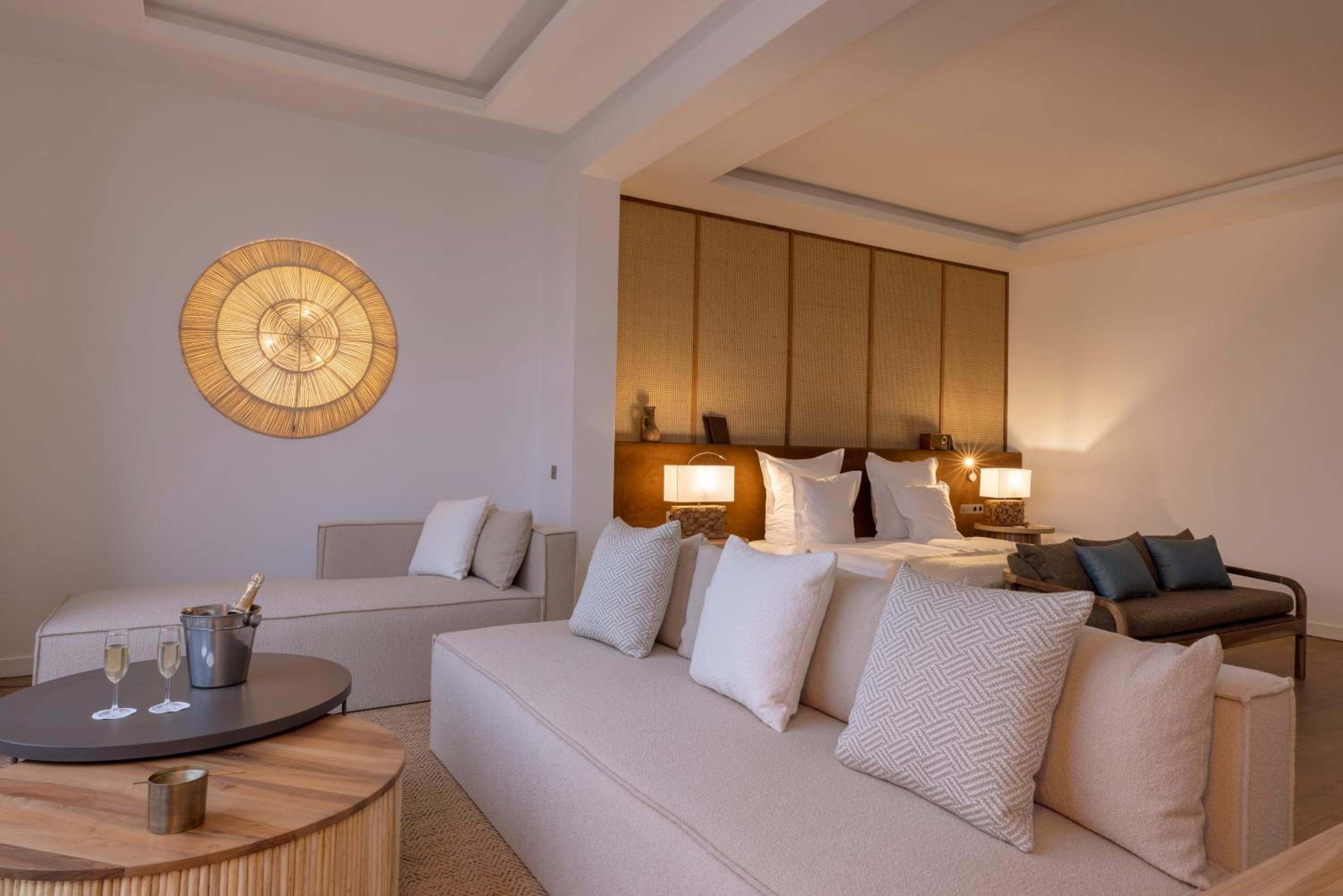 Superior King Suite - Photo 15
