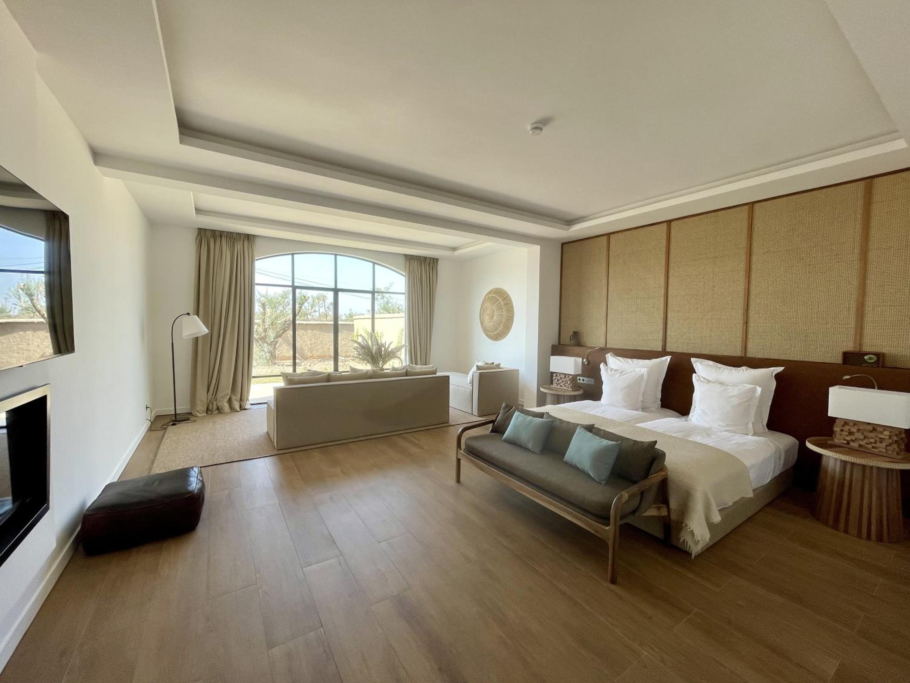 Superior King Suite - Photo 12