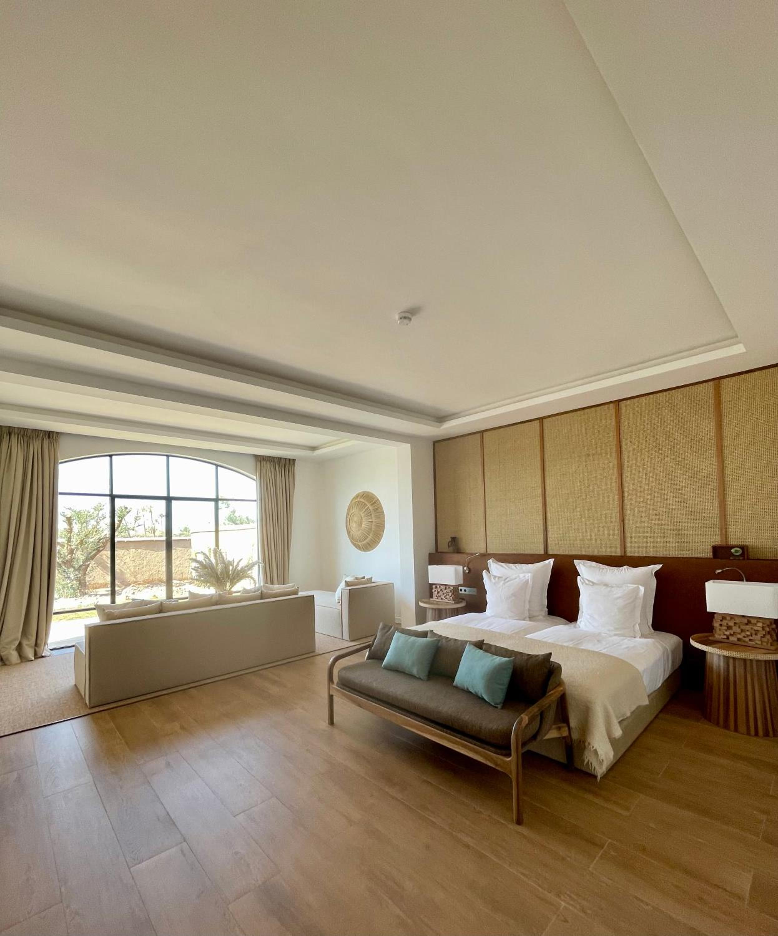 Superior King Suite - Photo 10