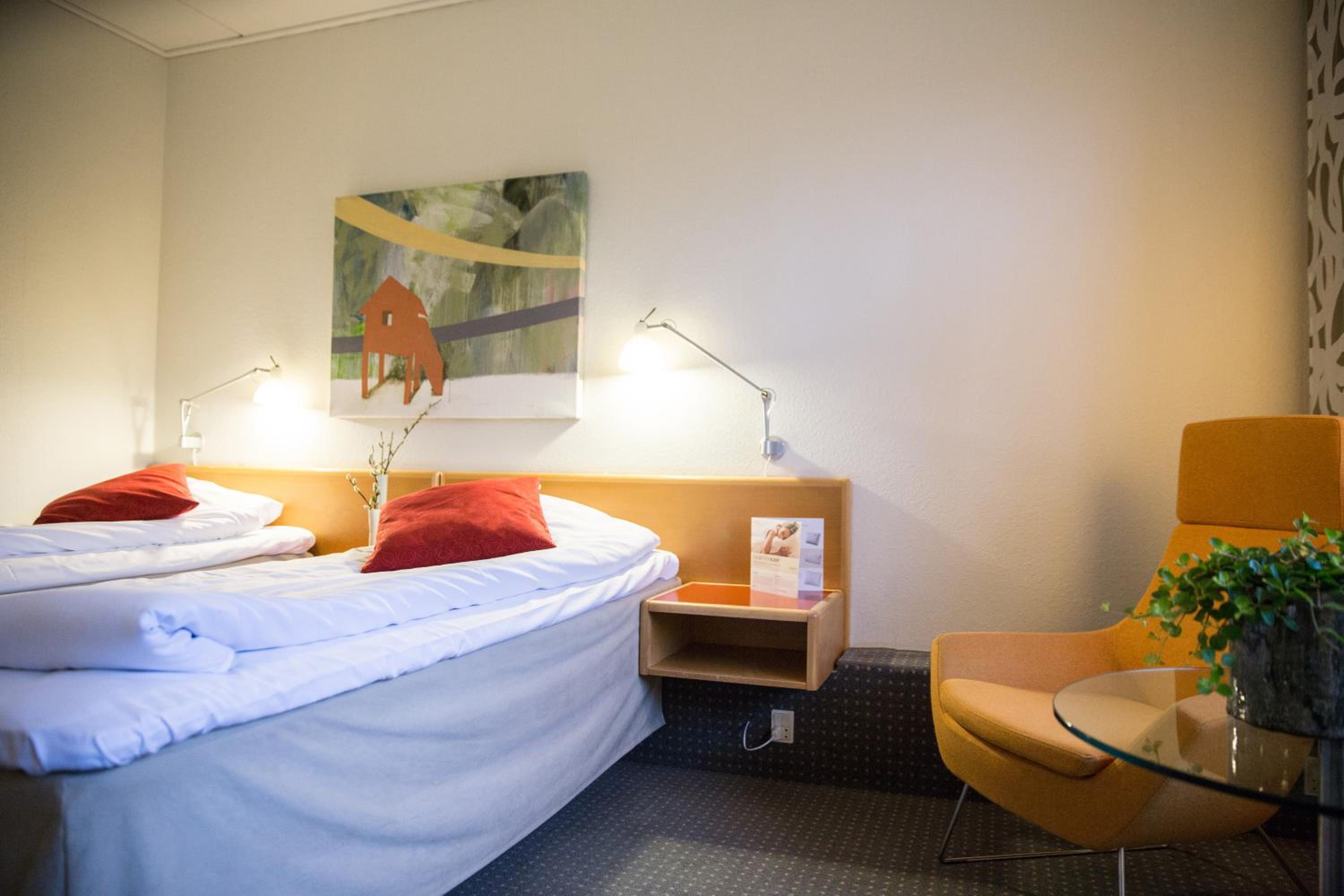 Standard Double or Twin Room - Photo 6