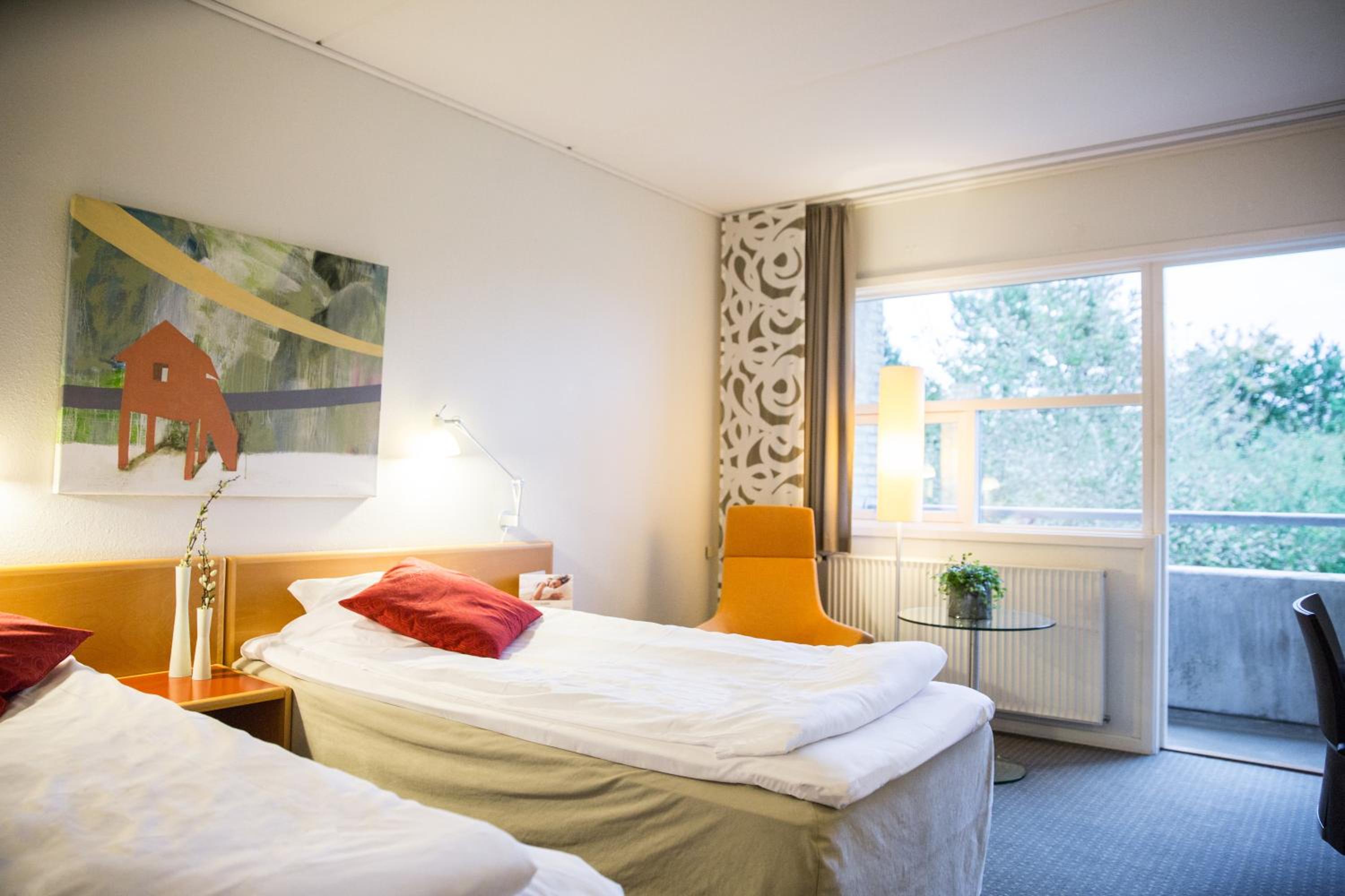 Standard Double or Twin Room - Photo 7
