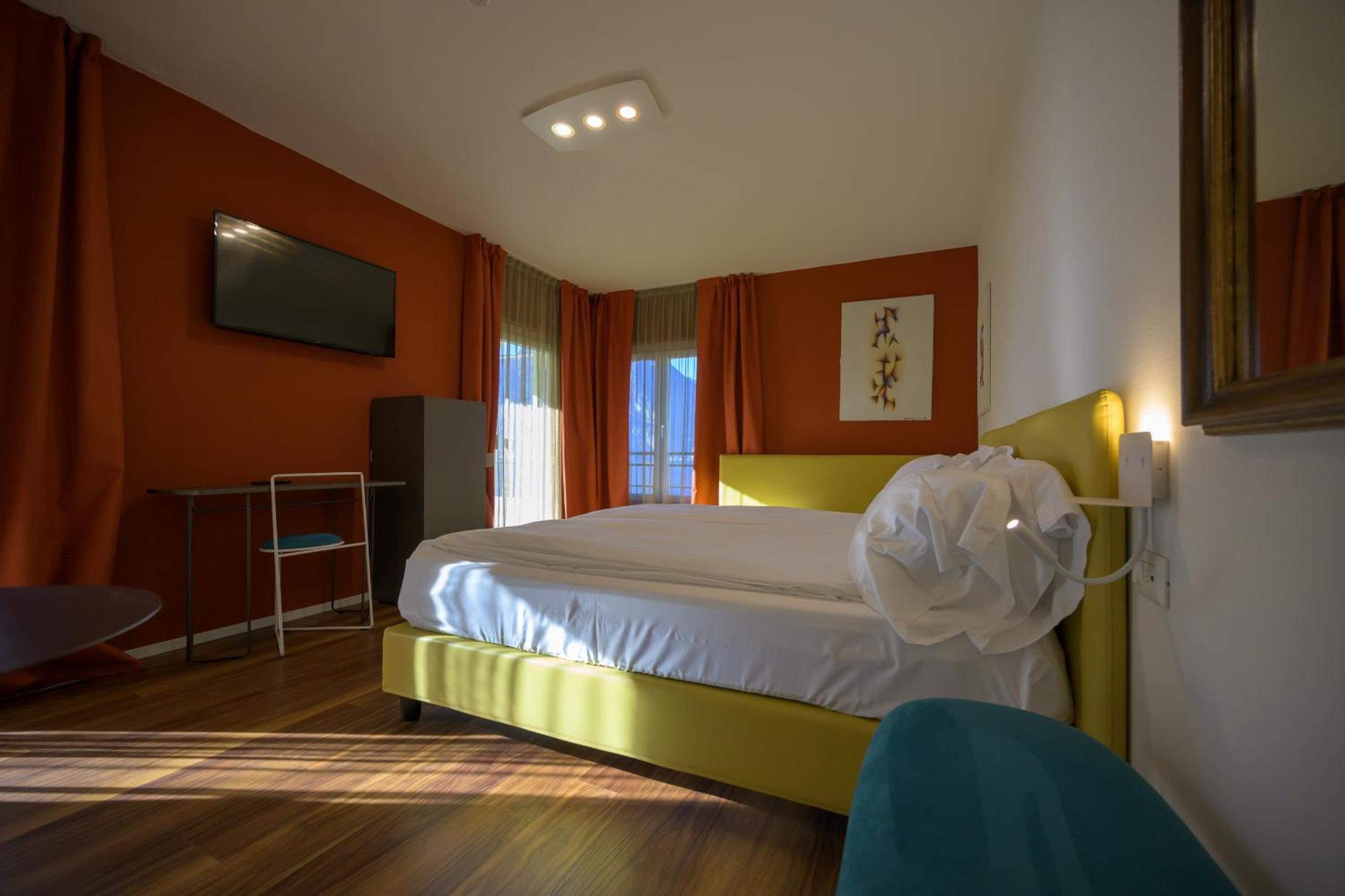 Deluxe Double or Twin Room with Lake View photo 3