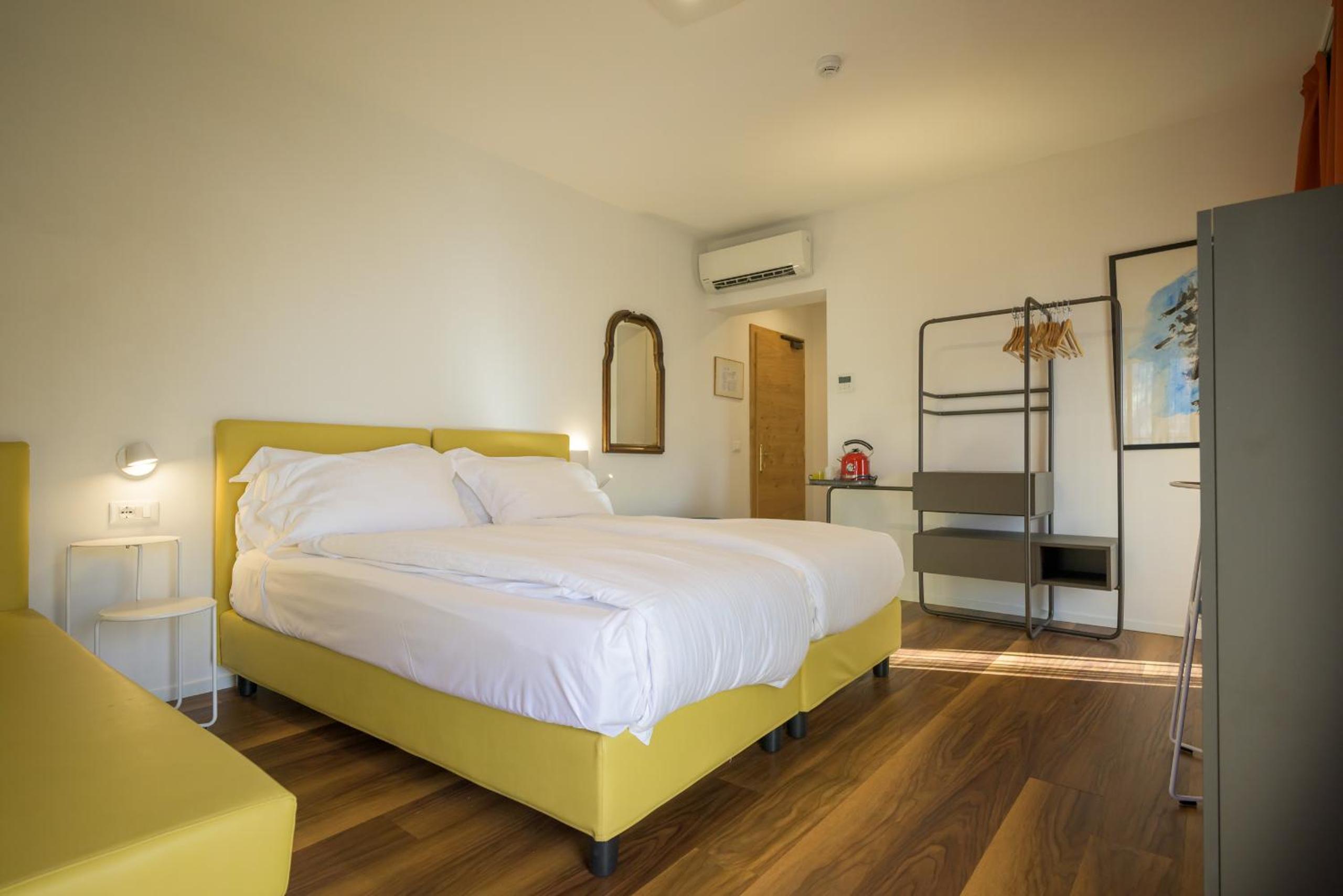 Deluxe Double or Twin Room with Lake View photo 2